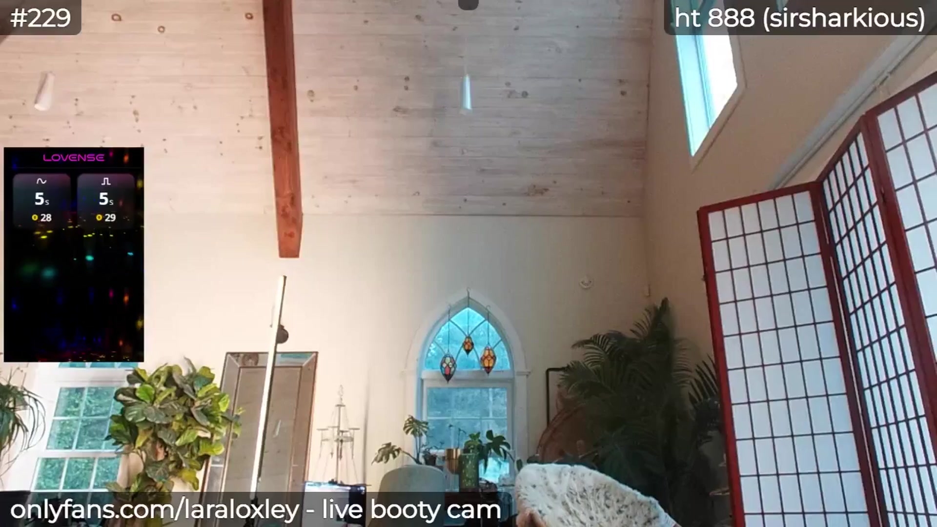 Gallery image thumbnail from LaraLoxley's myfreecams stream on, 05/20/2025, 24:30 image 16 of 20