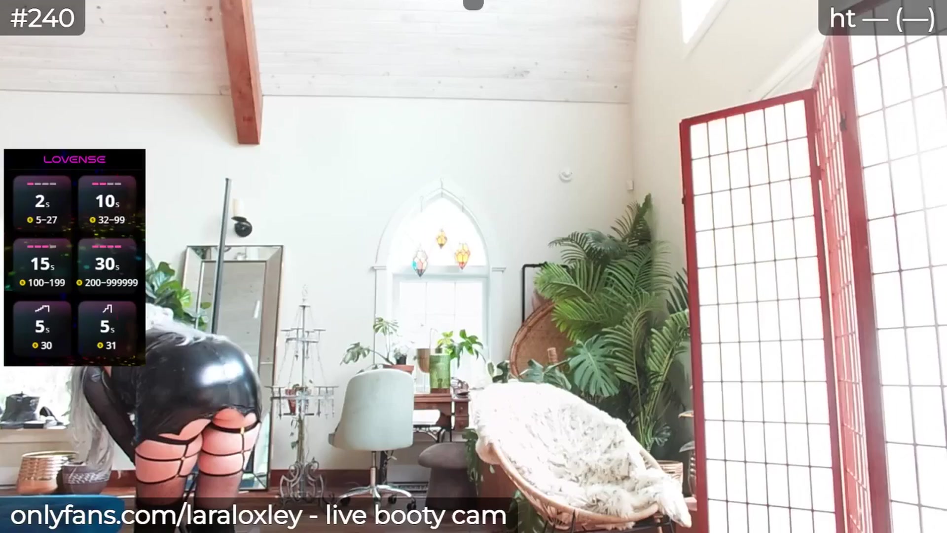 Gallery image thumbnail from LaraLoxley's myfreecams stream on, 05/20/2025, 19:09 image 1 of 20