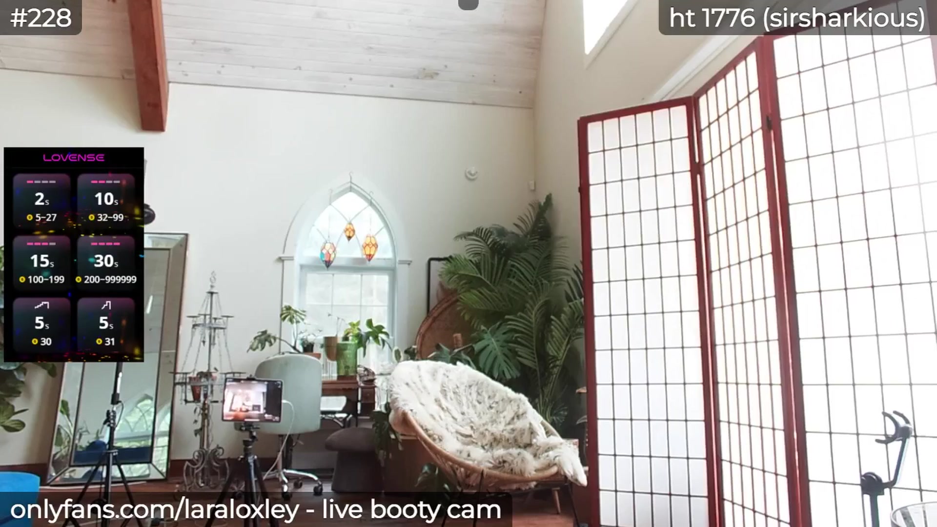 Gallery image thumbnail from LaraLoxley's myfreecams stream on, 05/20/2025, 20:36 image 2 of 20
