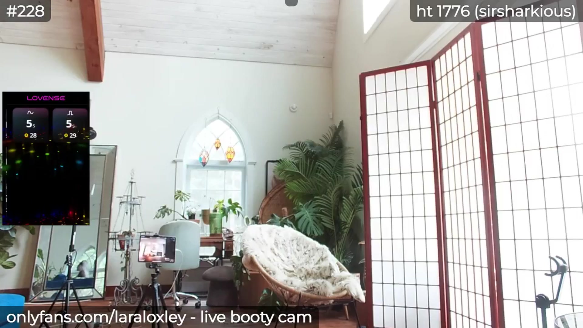 Gallery image thumbnail from LaraLoxley's myfreecams stream on, 05/20/2025, 20:36 image 1 of 20