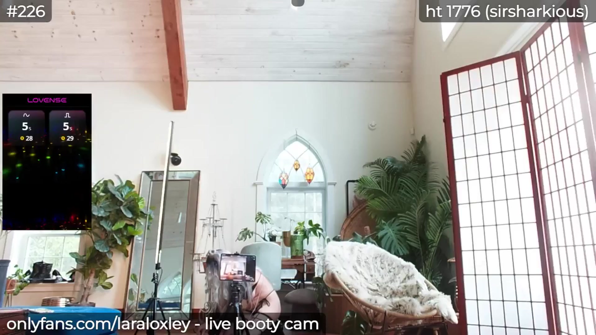 Gallery image thumbnail from LaraLoxley's myfreecams stream on, 05/20/2025, 20:36 image 10 of 20
