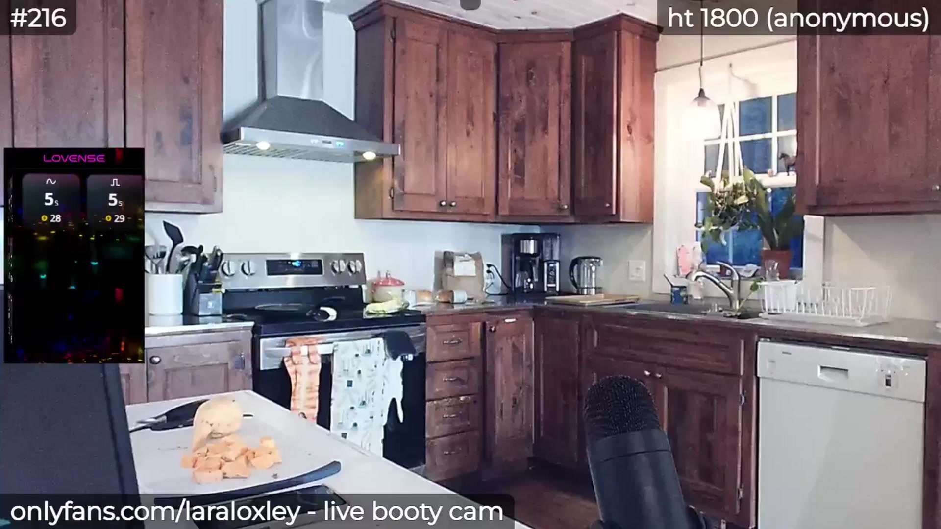 Gallery image thumbnail from LaraLoxley's myfreecams stream on, 05/21/2025, 24:54 image 2 of 20