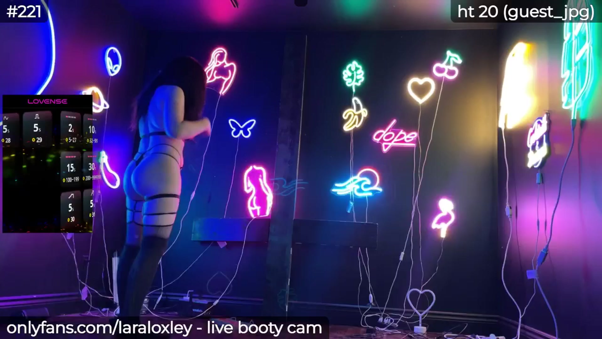 Gallery image thumbnail from LaraLoxley's myfreecams stream on, 05/21/2025, 19:32 image 15 of 20