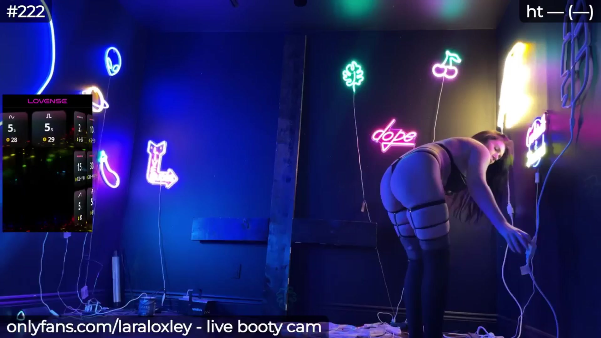 Gallery image thumbnail from LaraLoxley's myfreecams stream on, 05/21/2025, 19:32 image 6 of 20