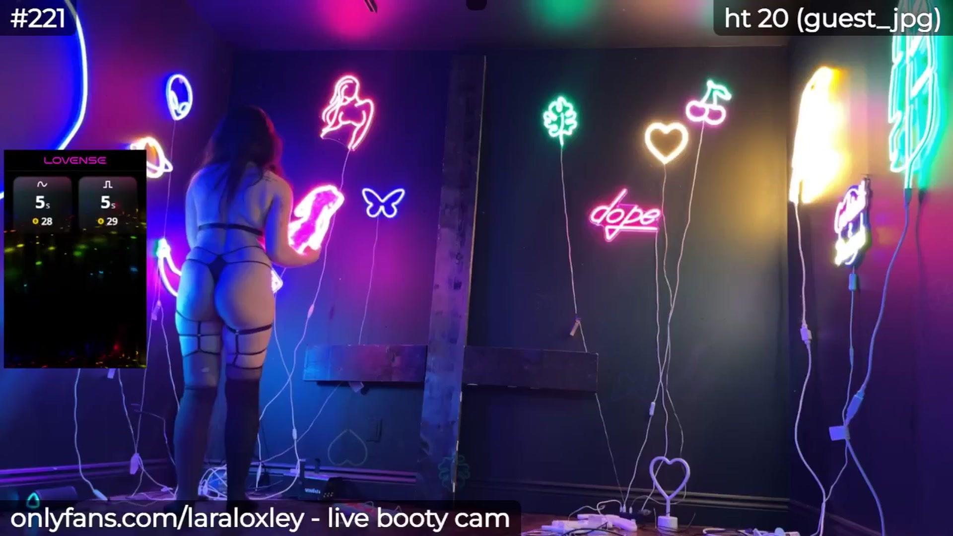 Gallery image thumbnail from LaraLoxley's myfreecams stream on, 05/21/2025, 19:32 image 12 of 20