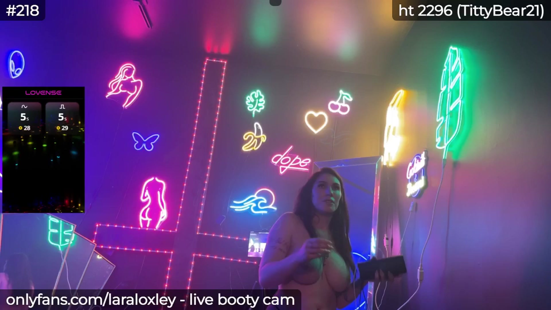 Gallery image thumbnail from LaraLoxley's myfreecams stream on, 05/21/2025, 22:03 image 16 of 20