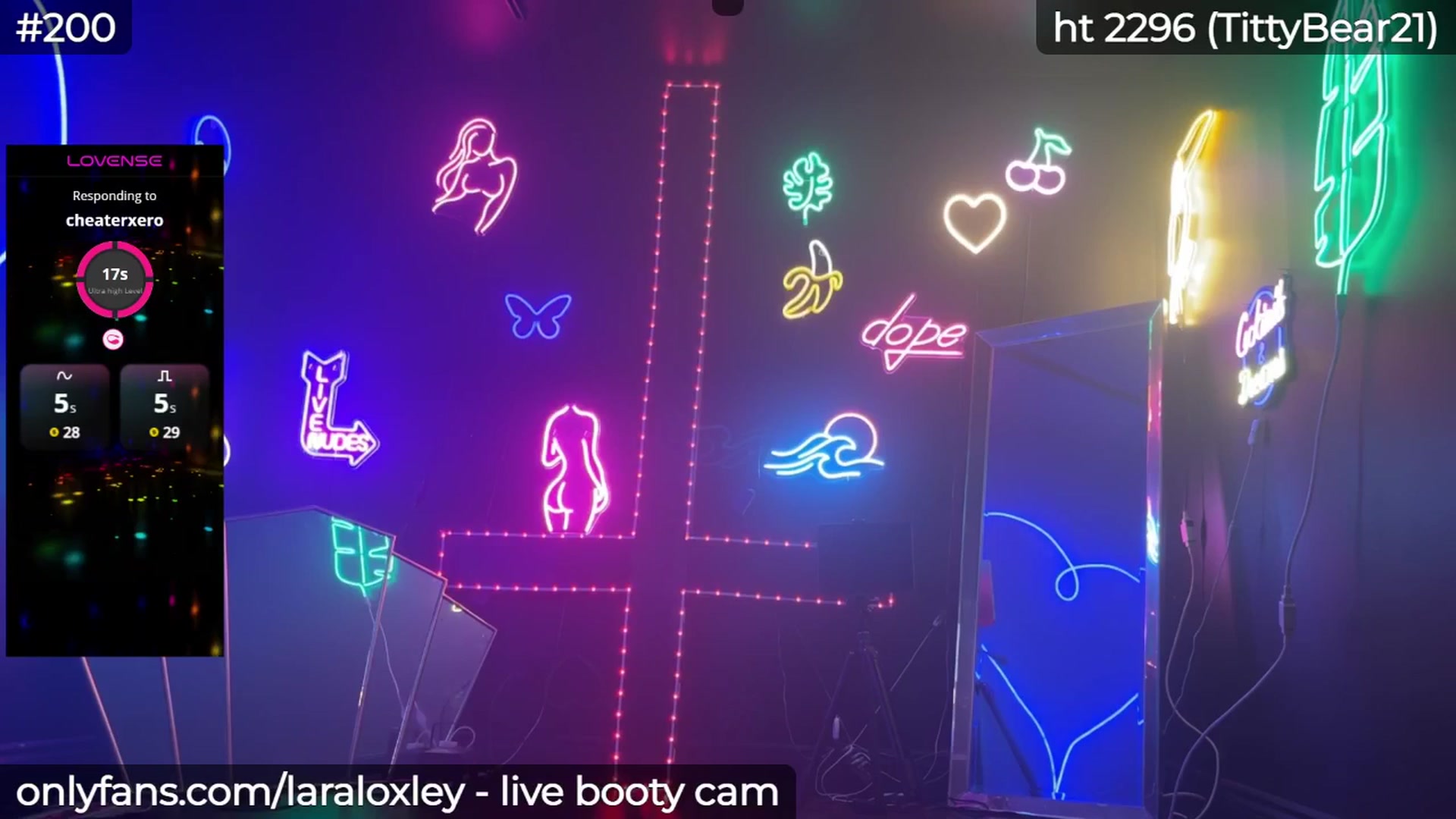 Gallery image thumbnail from LaraLoxley's myfreecams stream on, 05/22/2025, 24:08 image 7 of 20