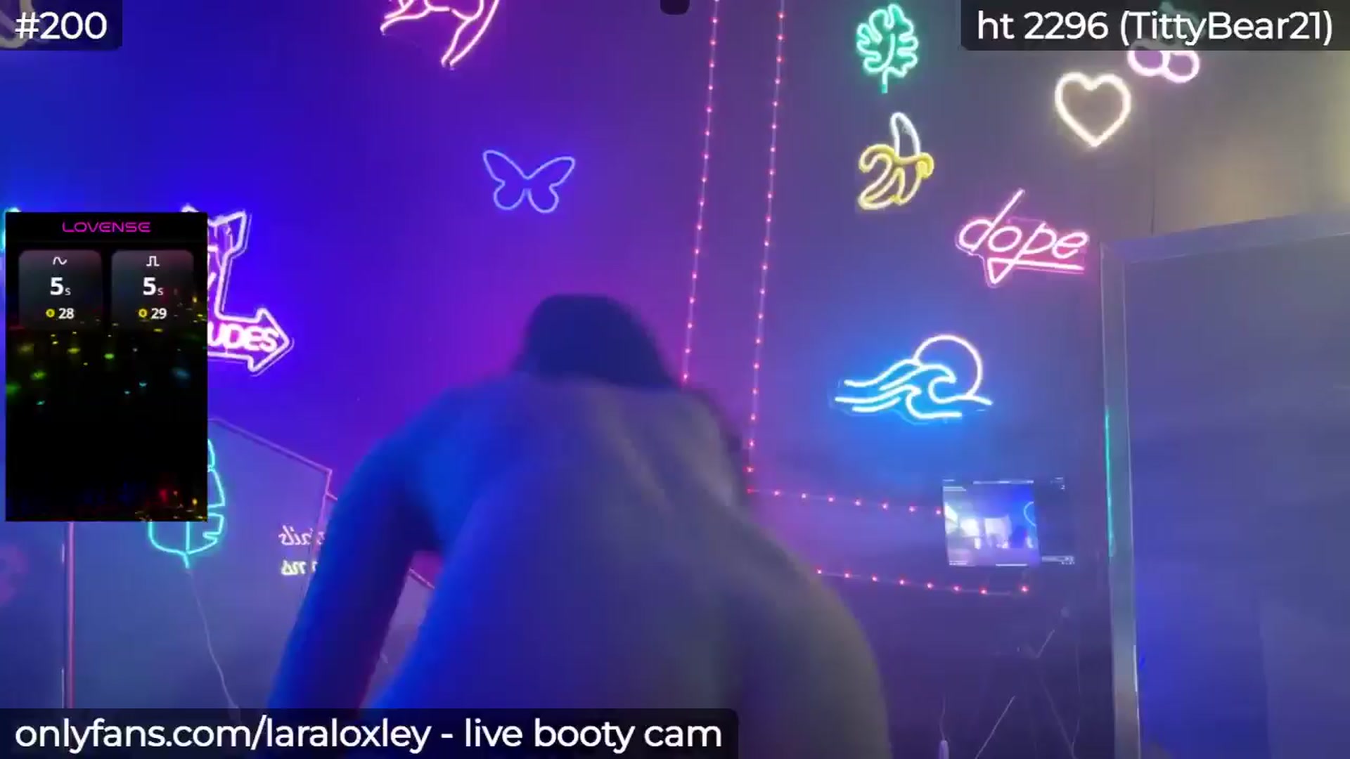 Gallery image thumbnail from LaraLoxley's myfreecams stream on, 05/22/2025, 24:08 image 3 of 20