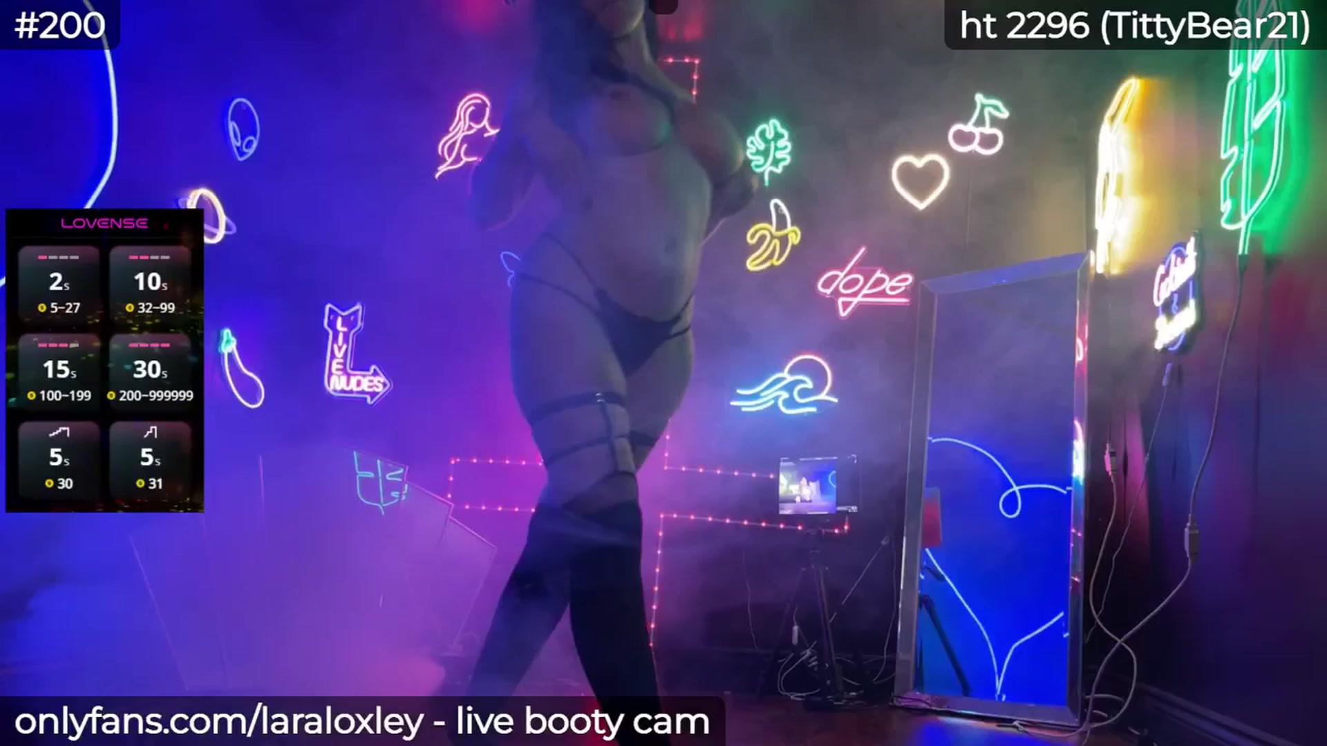 Gallery image thumbnail from LaraLoxley's myfreecams stream on, 05/22/2025, 24:08 image 2 of 20
