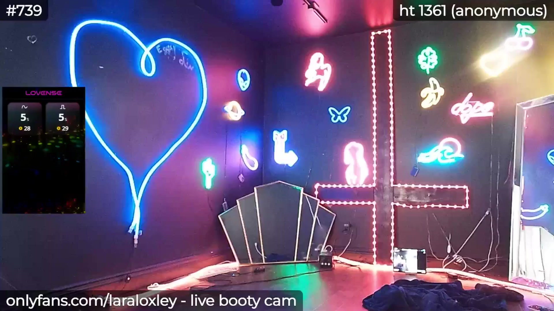 Gallery image thumbnail from LaraLoxley's myfreecams stream on, 06/14/2025, 01:14 image 9 of 20