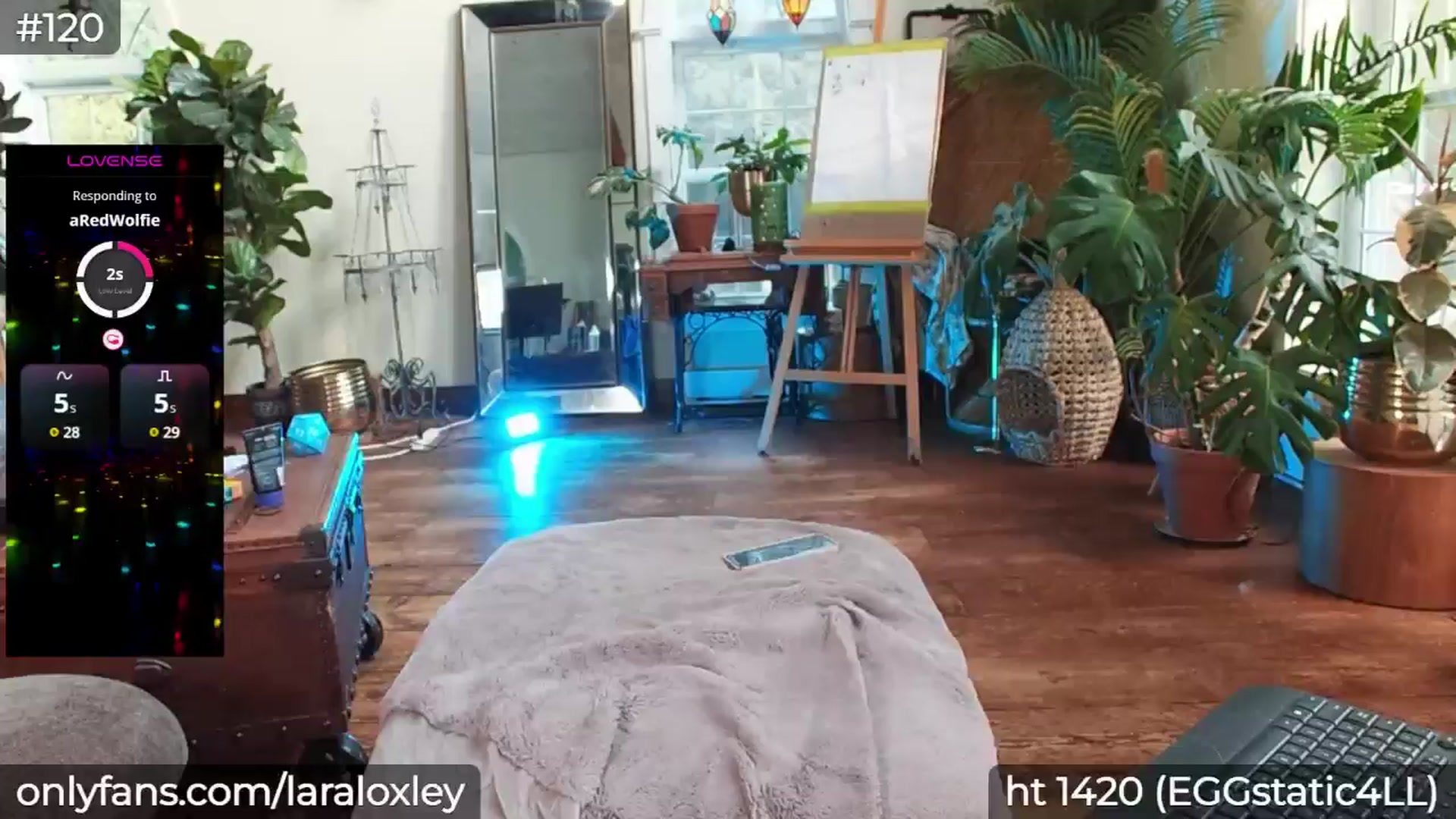 Gallery image thumbnail from LaraLoxley's myfreecams stream on, 07/27/2025, 24:03 image 3 of 20