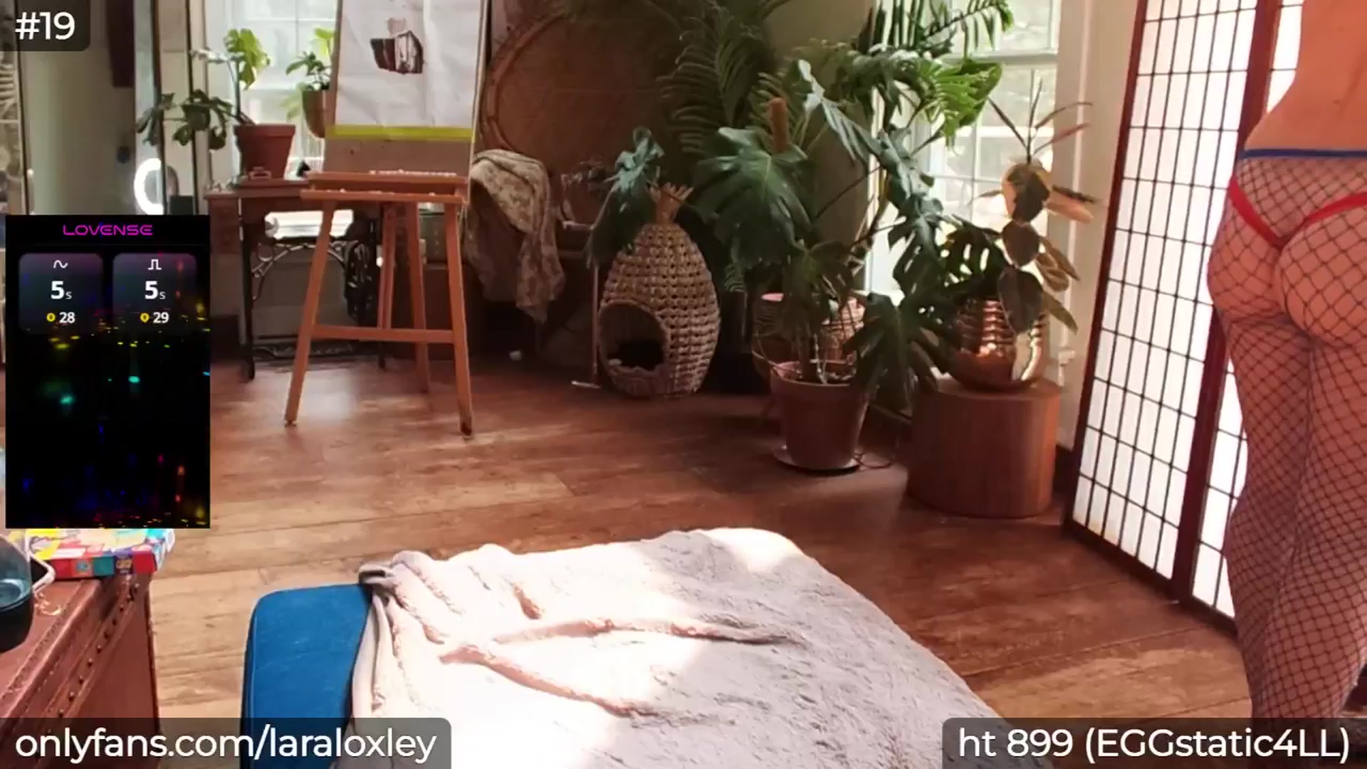 Gallery image thumbnail from LaraLoxley's myfreecams stream on, 08/03/2025, 19:29 image 15 of 20