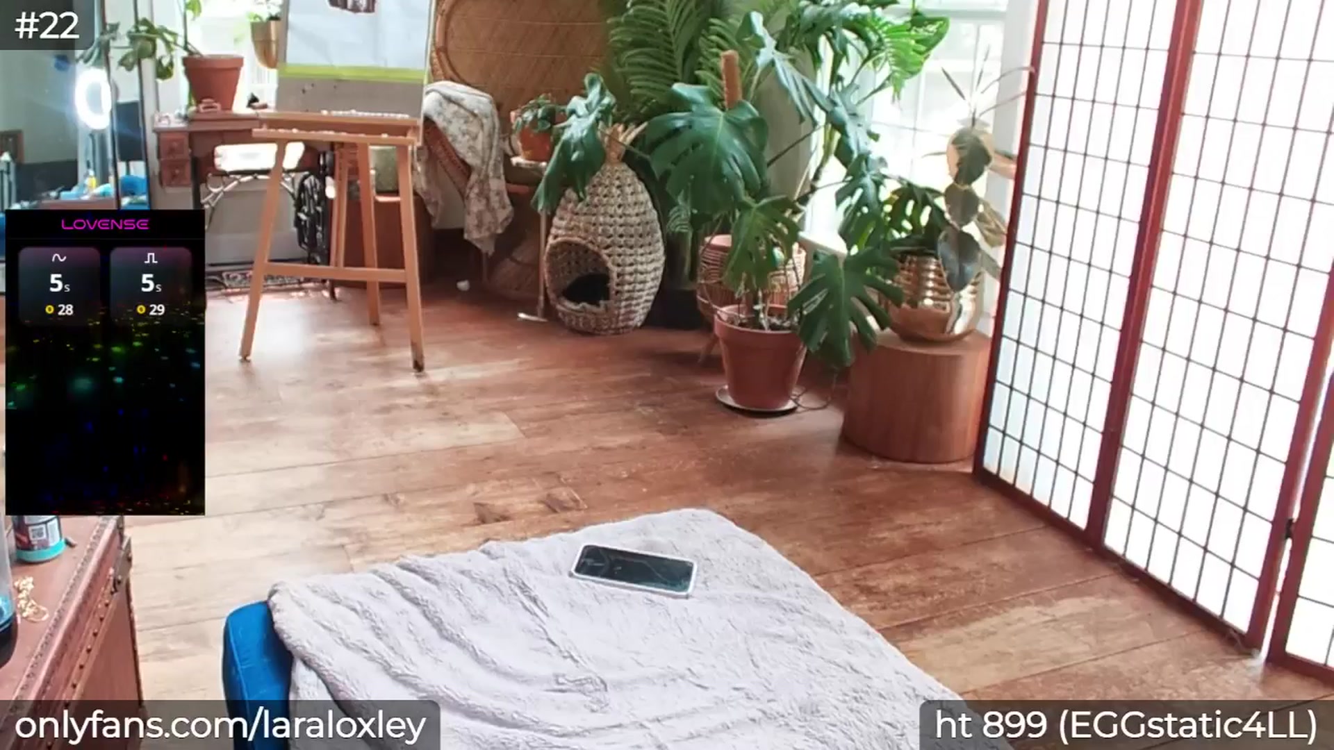 Gallery image thumbnail from LaraLoxley's myfreecams stream on, 08/03/2025, 19:29 image 6 of 20
