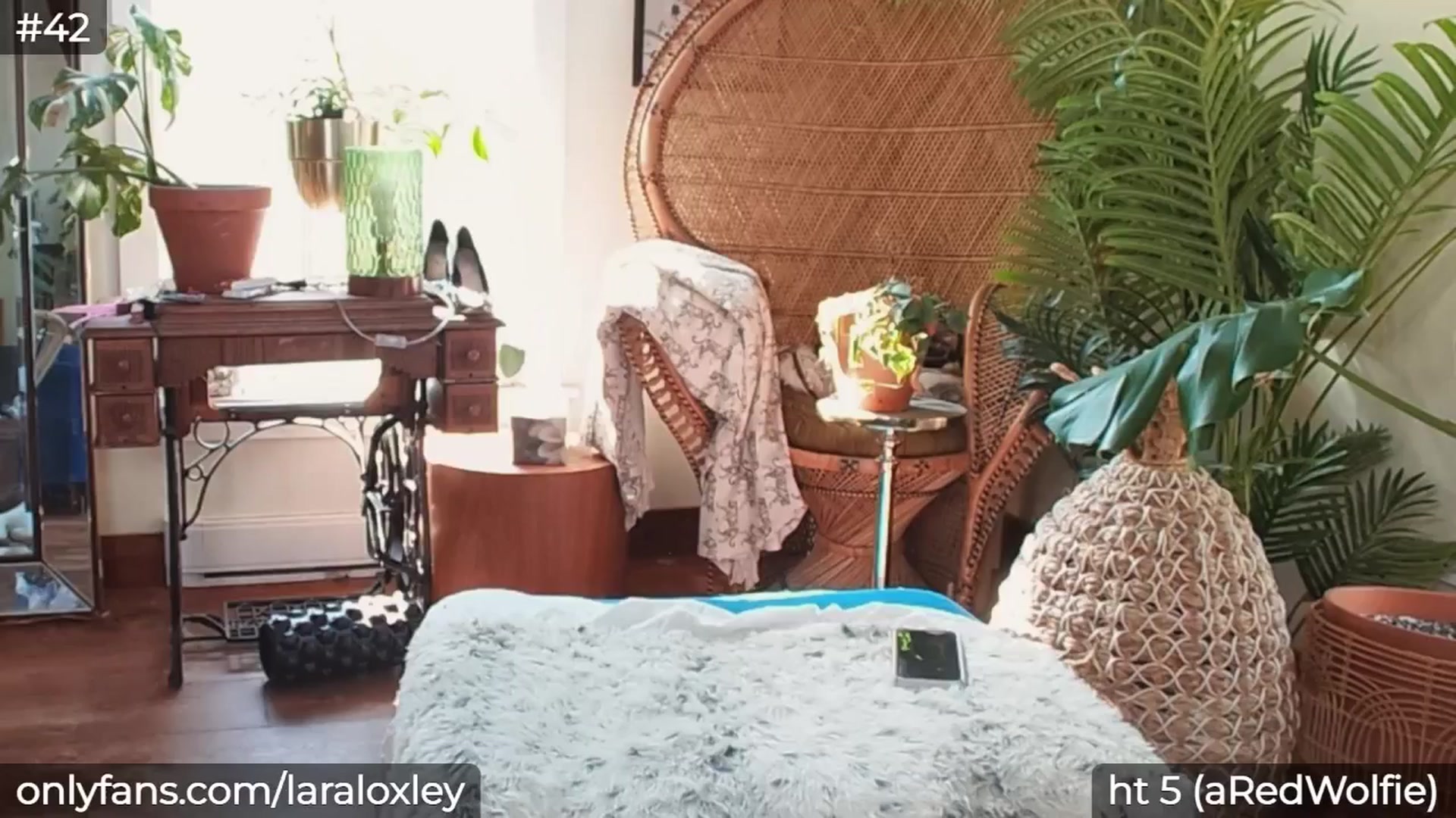 Gallery image thumbnail from LaraLoxley's myfreecams stream on, 09/03/2025, 15:19 image 2 of 20