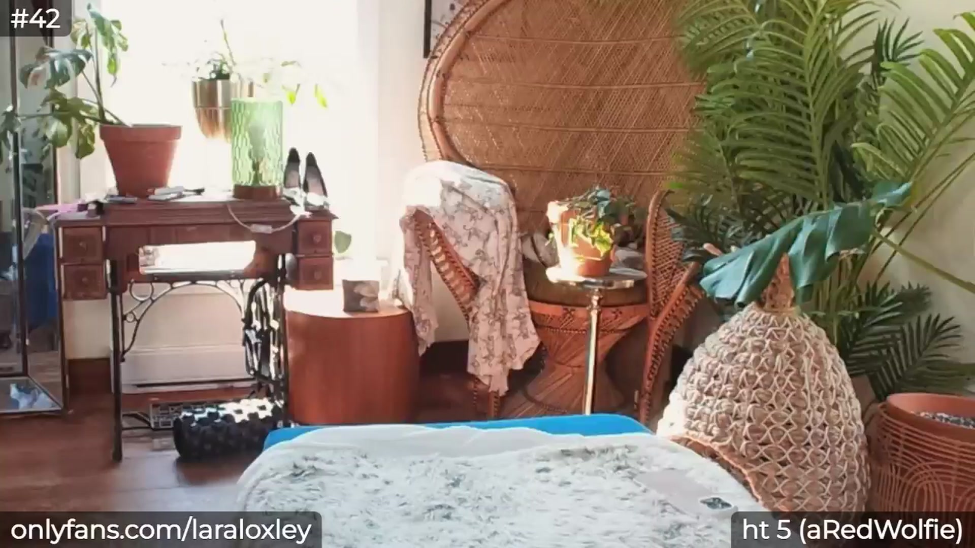 Gallery image thumbnail from LaraLoxley's myfreecams stream on, 09/03/2025, 15:19 image 9 of 20