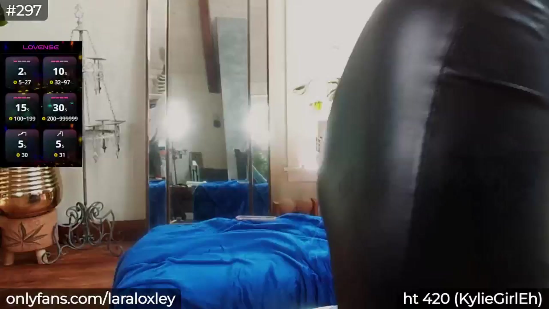 Gallery image thumbnail from LaraLoxley's myfreecams stream on, 10/08/2025, 16:14 image 7 of 20