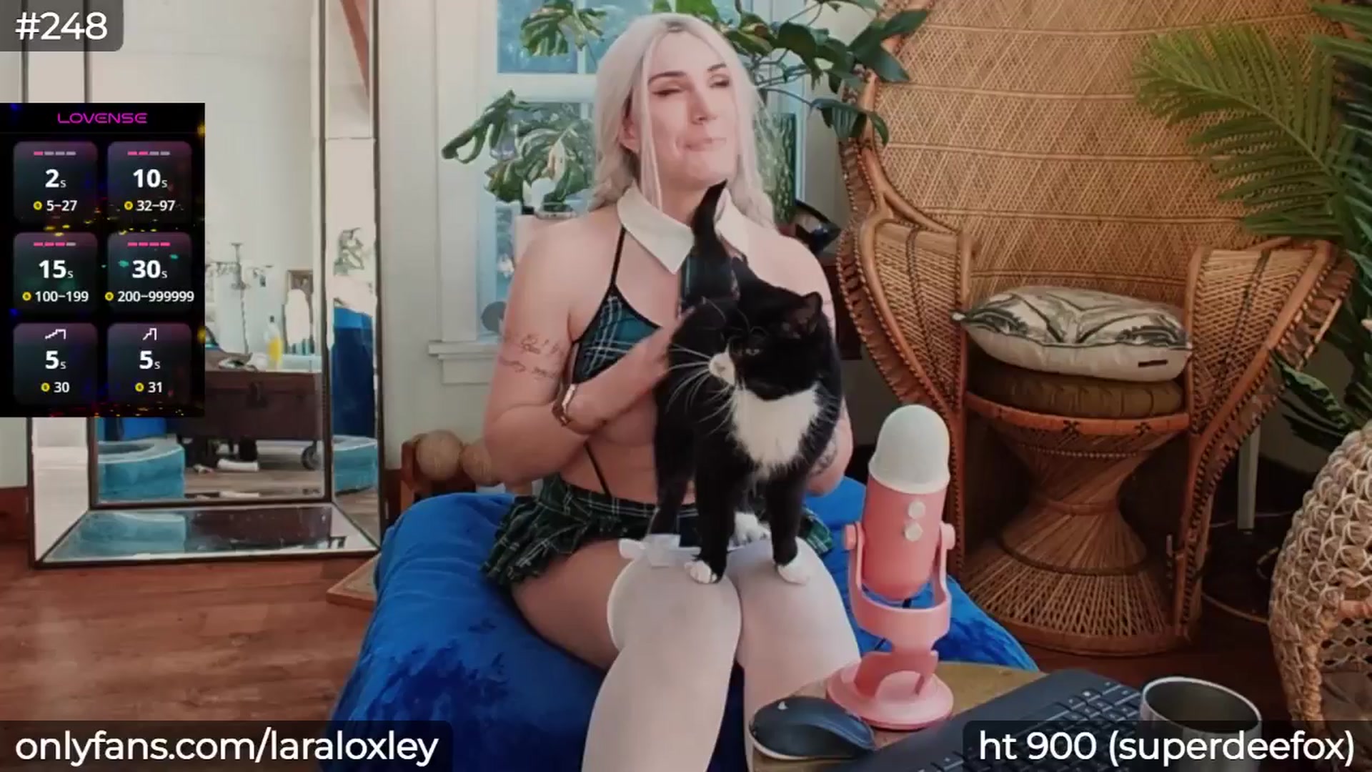 Gallery image thumbnail from LaraLoxley's myfreecams stream on, 10/09/2025, 19:15 image 20 of 20