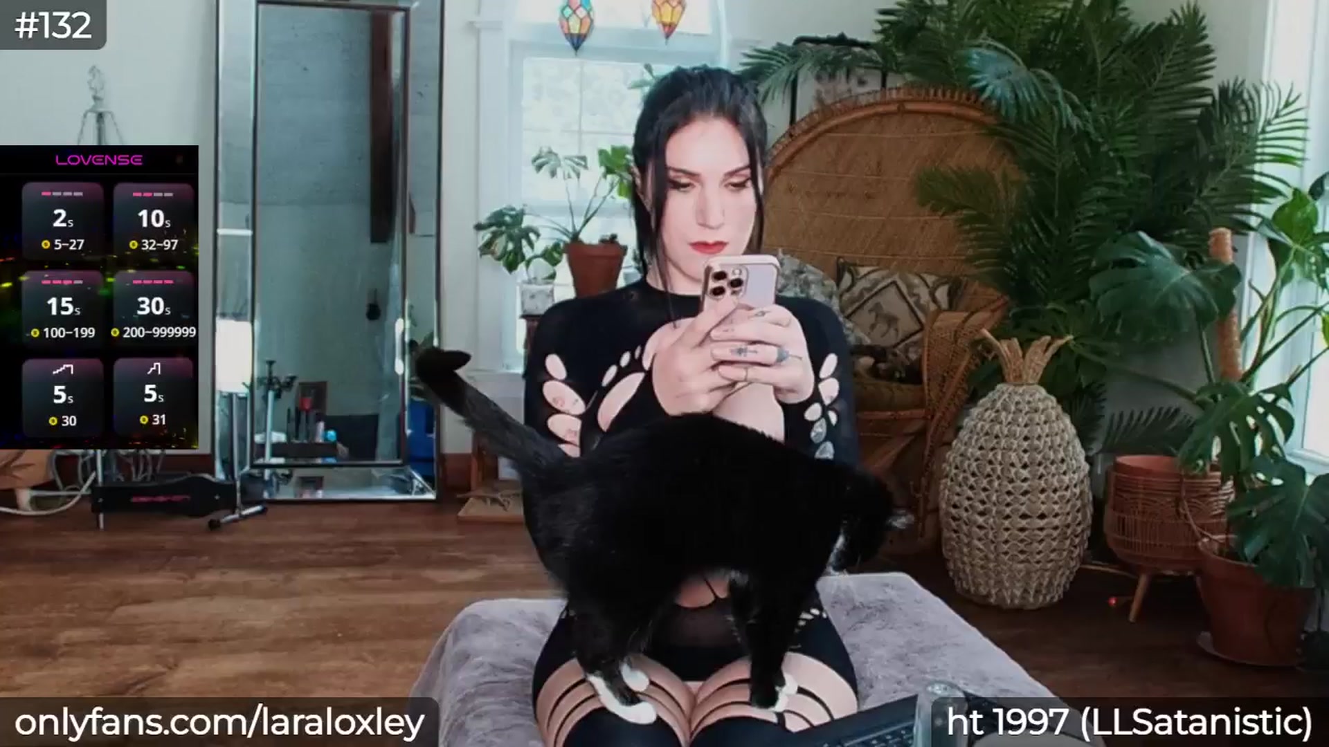 Gallery image thumbnail from LaraLoxley's myfreecams stream on, 11/12/2025, 19:33 image 16 of 20