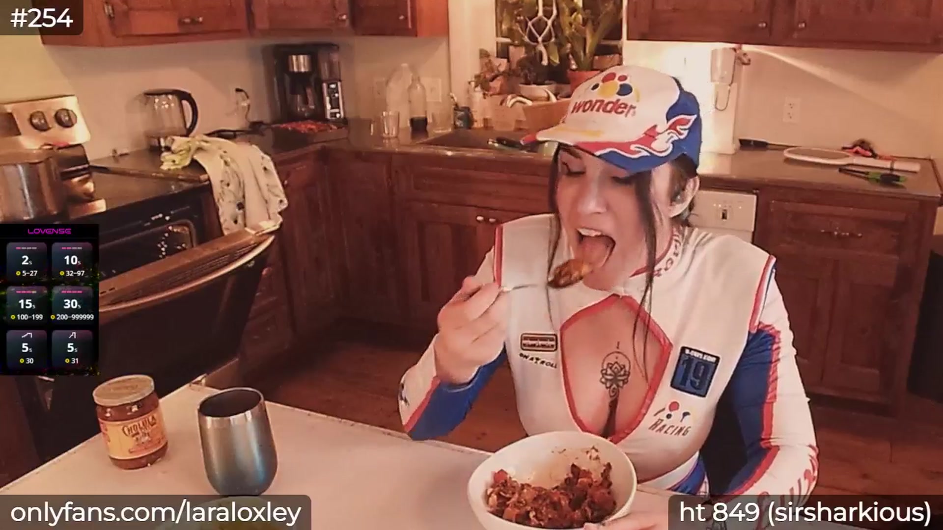 Gallery image thumbnail from LaraLoxley's myfreecams stream on, 12/23/2025, 23:40 image 10 of 20