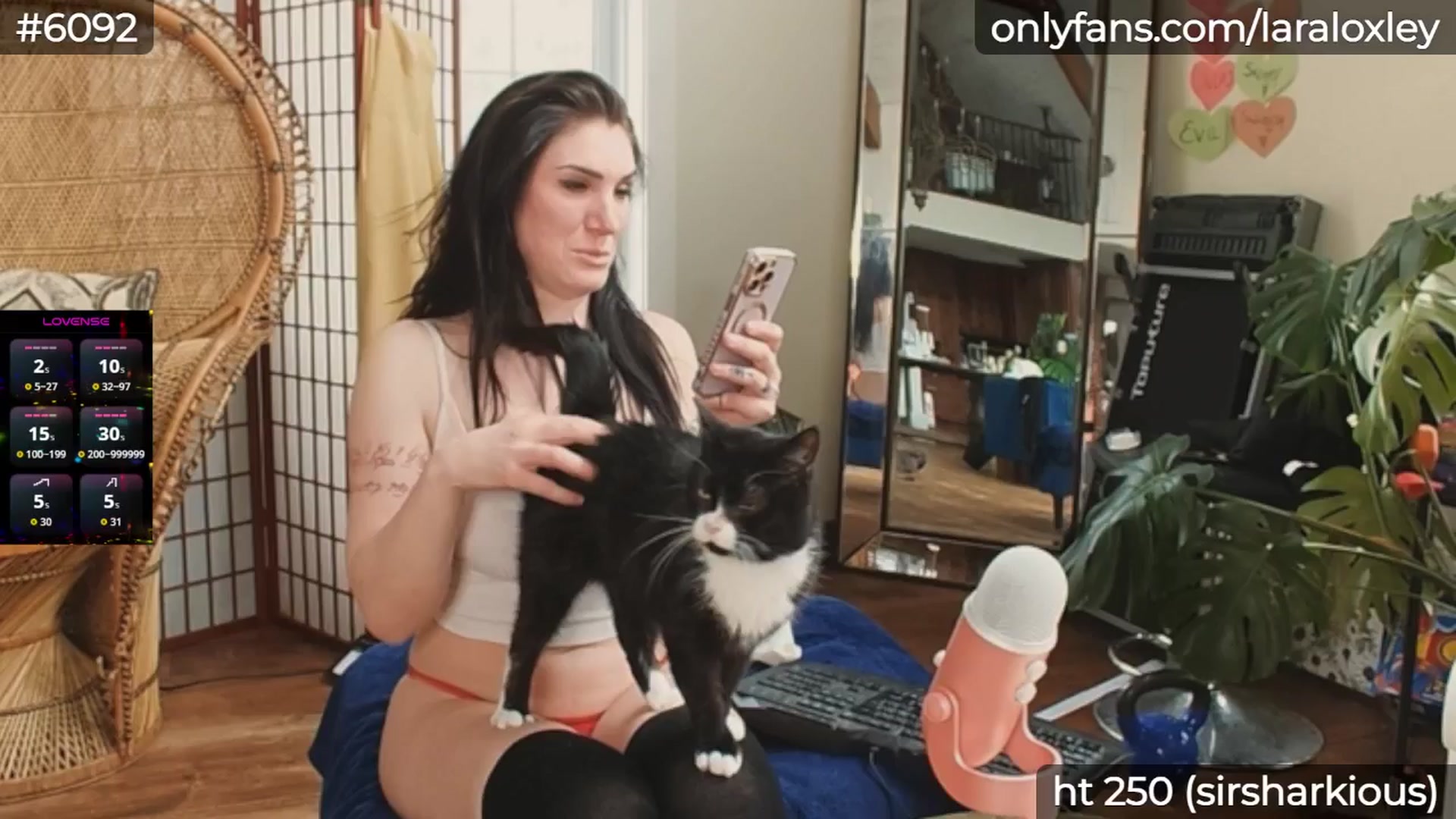 Gallery image thumbnail from LaraLoxley's myfreecams stream on, 04/09/2026, 21:15 image 3 of 20