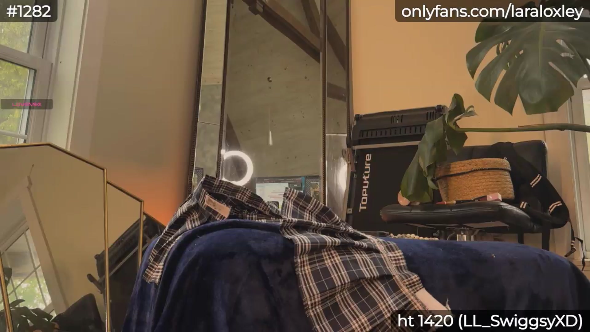 Gallery image thumbnail from LaraLoxley's myfreecams stream on, 05/29/2026, 20:36 image 7 of 20