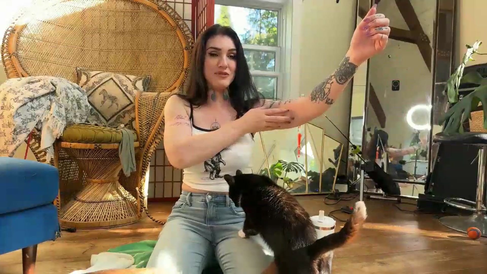 Gallery image thumbnail from LaraLoxley's myfreecams stream on, 05/30/2026, 22:01 image 17 of 20