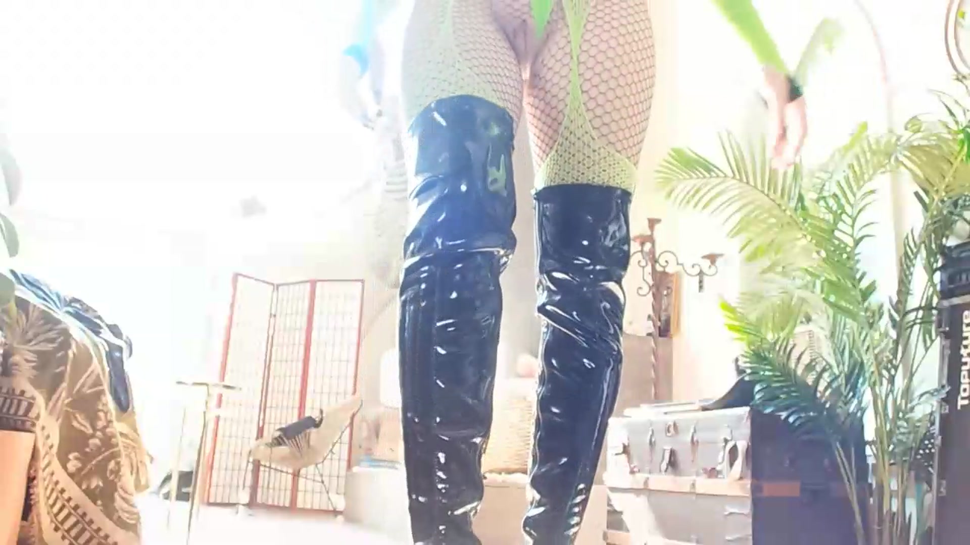 Gallery image thumbnail from LaraLoxley's myfreecams stream on, 09/03/2026, 19:23 image 16 of 20