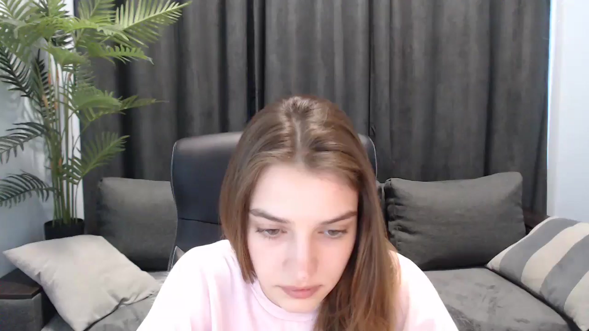 Gallery image thumbnail from LaraMinx's myfreecams stream on, 04/17/2026, 13:57 image 7 of 20