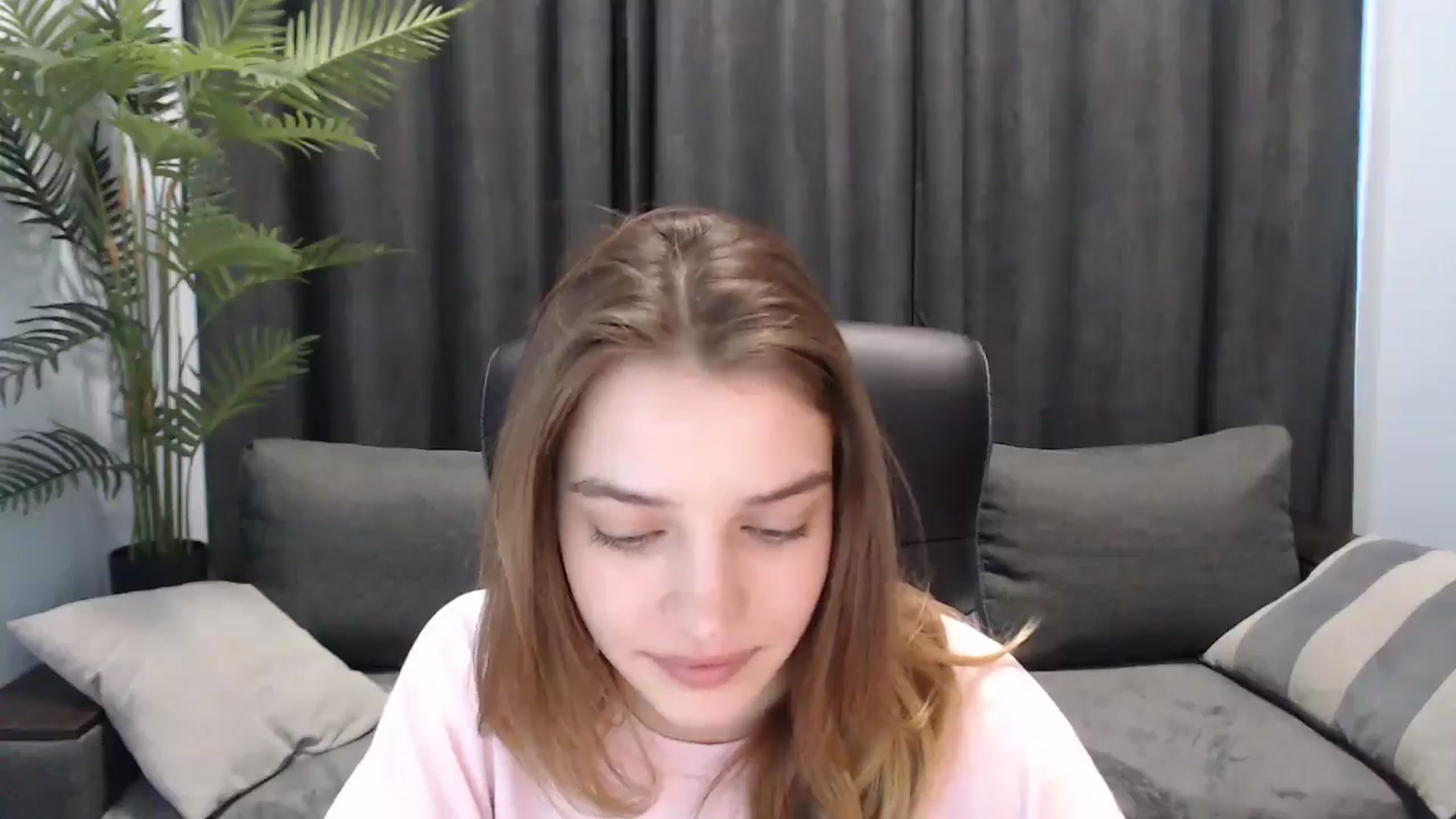 Gallery image thumbnail from LaraMinx's myfreecams stream on, 04/17/2026, 13:57 image 18 of 20