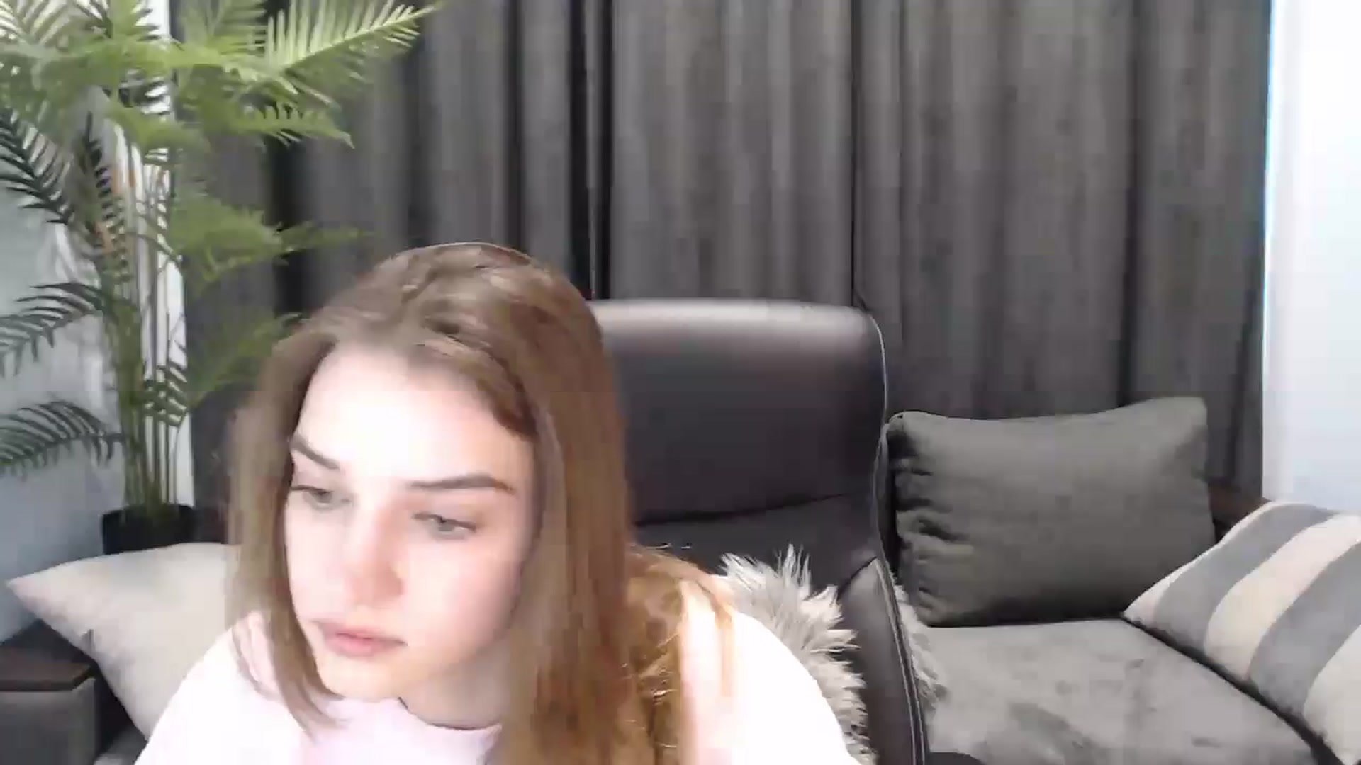 Gallery image thumbnail from LaraMinx's myfreecams stream on, 04/17/2026, 13:57 image 11 of 20