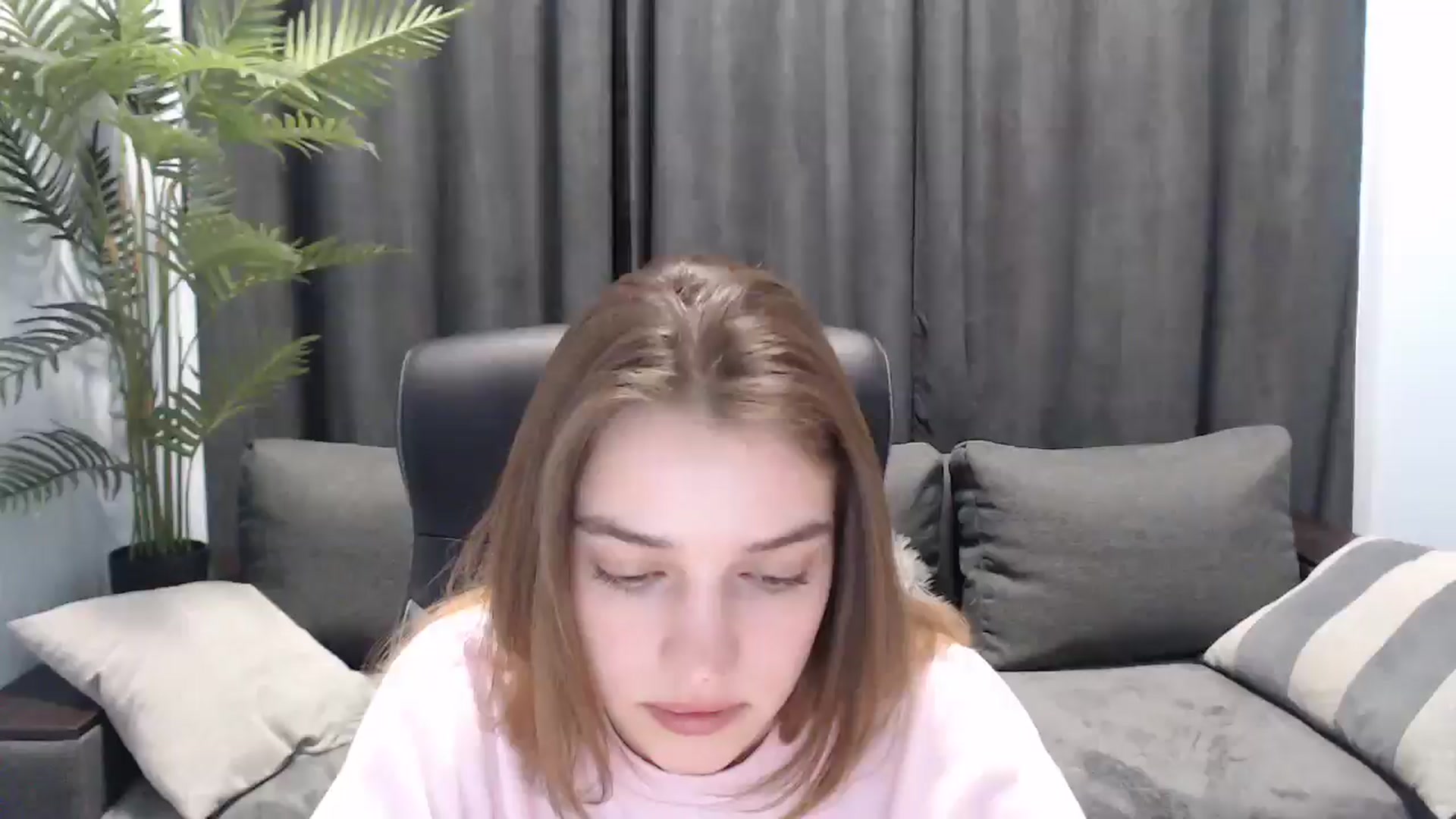 Gallery image thumbnail from LaraMinx's myfreecams stream on, 04/17/2026, 13:57 image 1 of 20