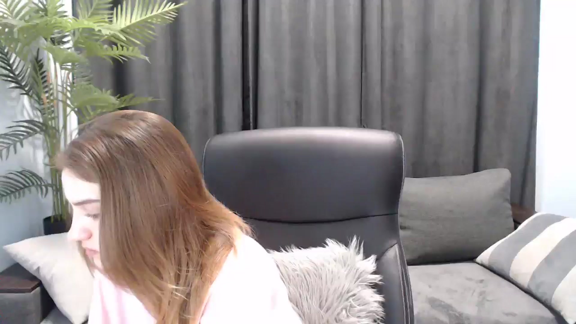 Gallery image thumbnail from LaraMinx's myfreecams stream on, 04/17/2026, 13:57 image 13 of 20