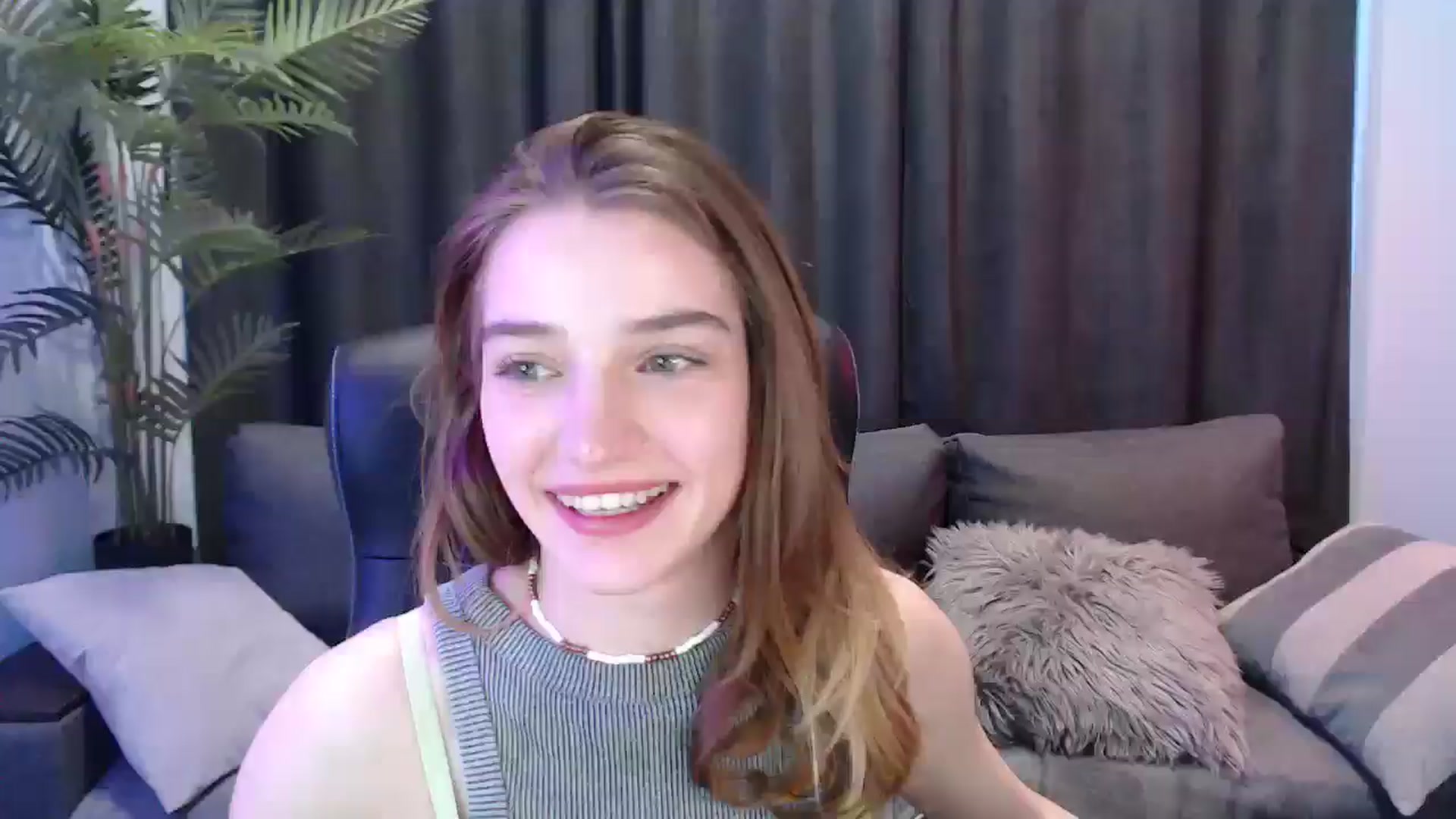 Gallery image thumbnail from LaraMinx's myfreecams stream on, 04/18/2026, 11:02 image 16 of 20