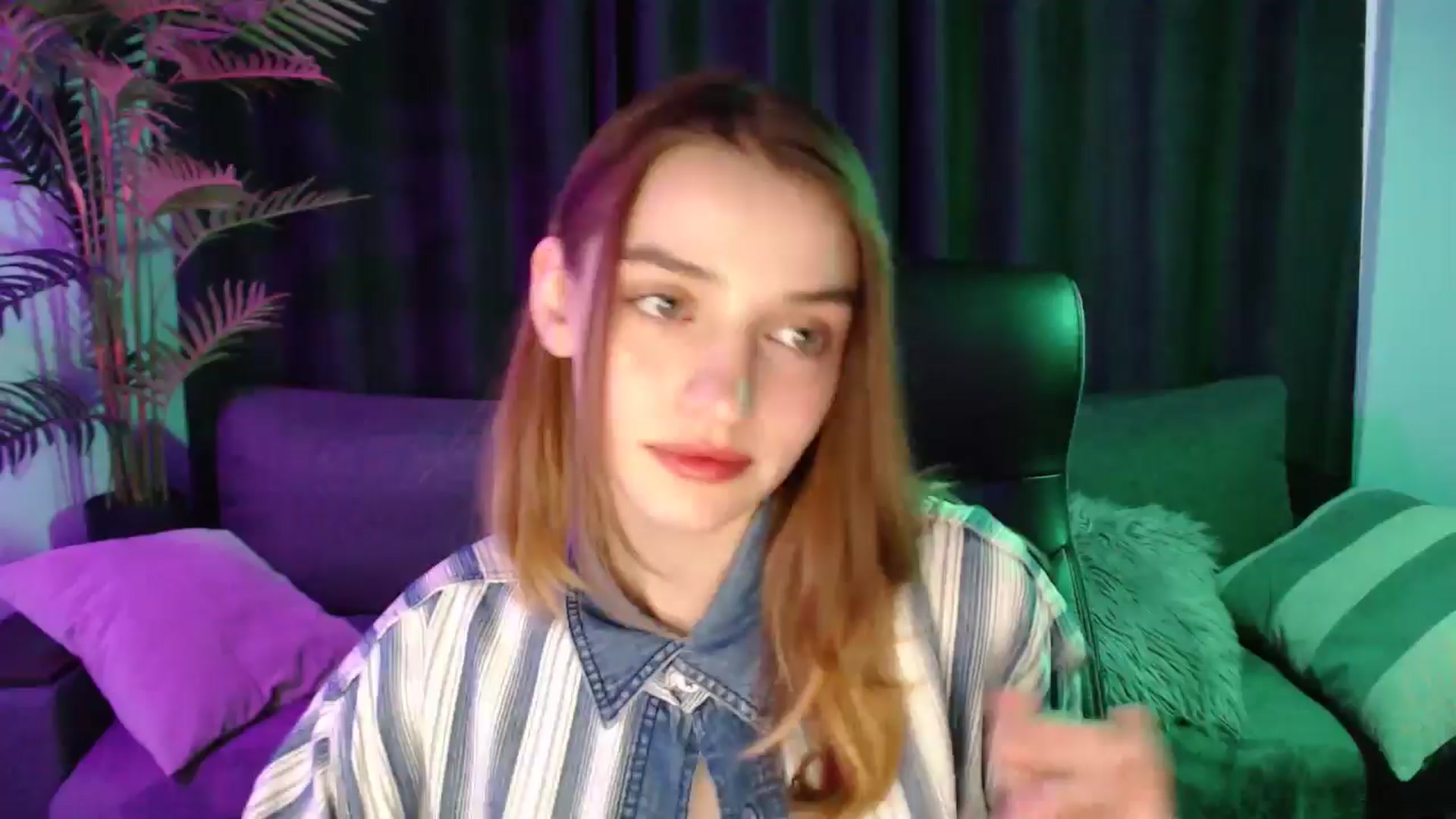 Gallery image thumbnail from LaraMinx's myfreecams stream on, 04/19/2026, 12:17 image 13 of 20
