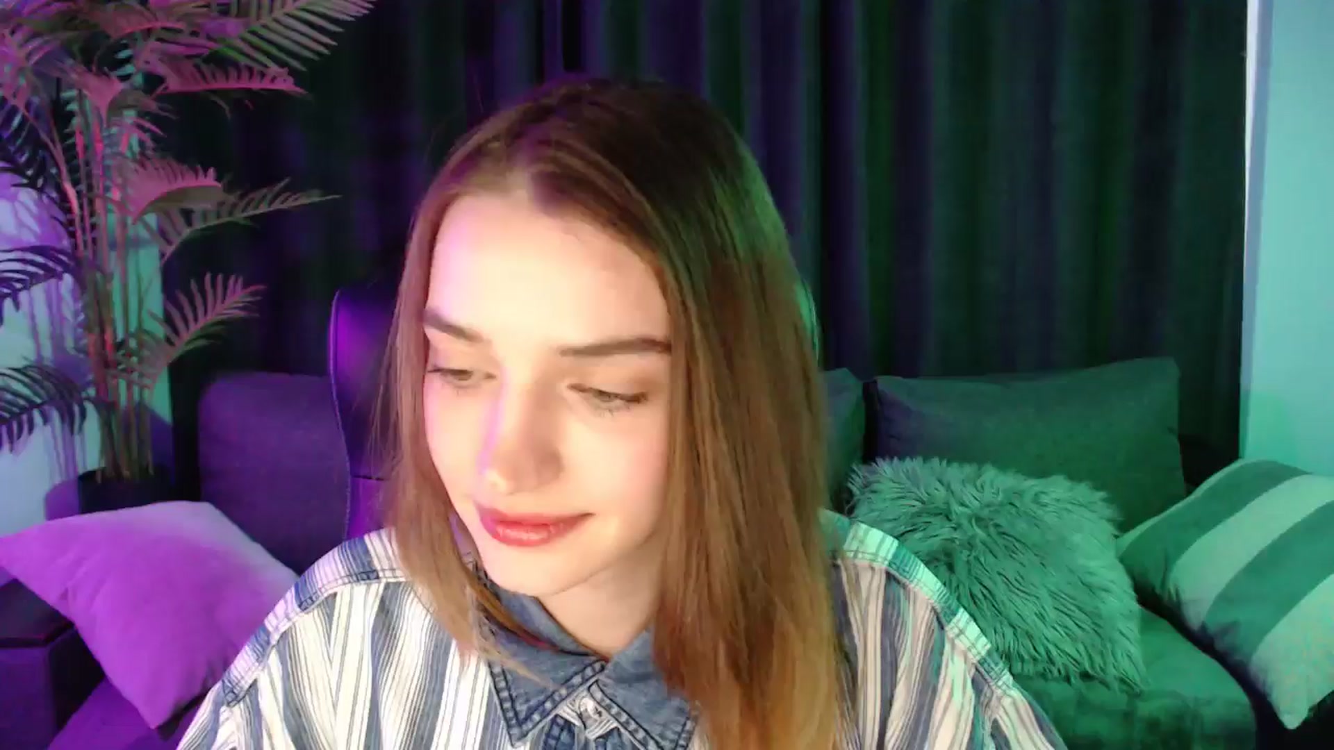 Gallery image thumbnail from LaraMinx's myfreecams stream on, 04/19/2026, 12:17 image 5 of 20