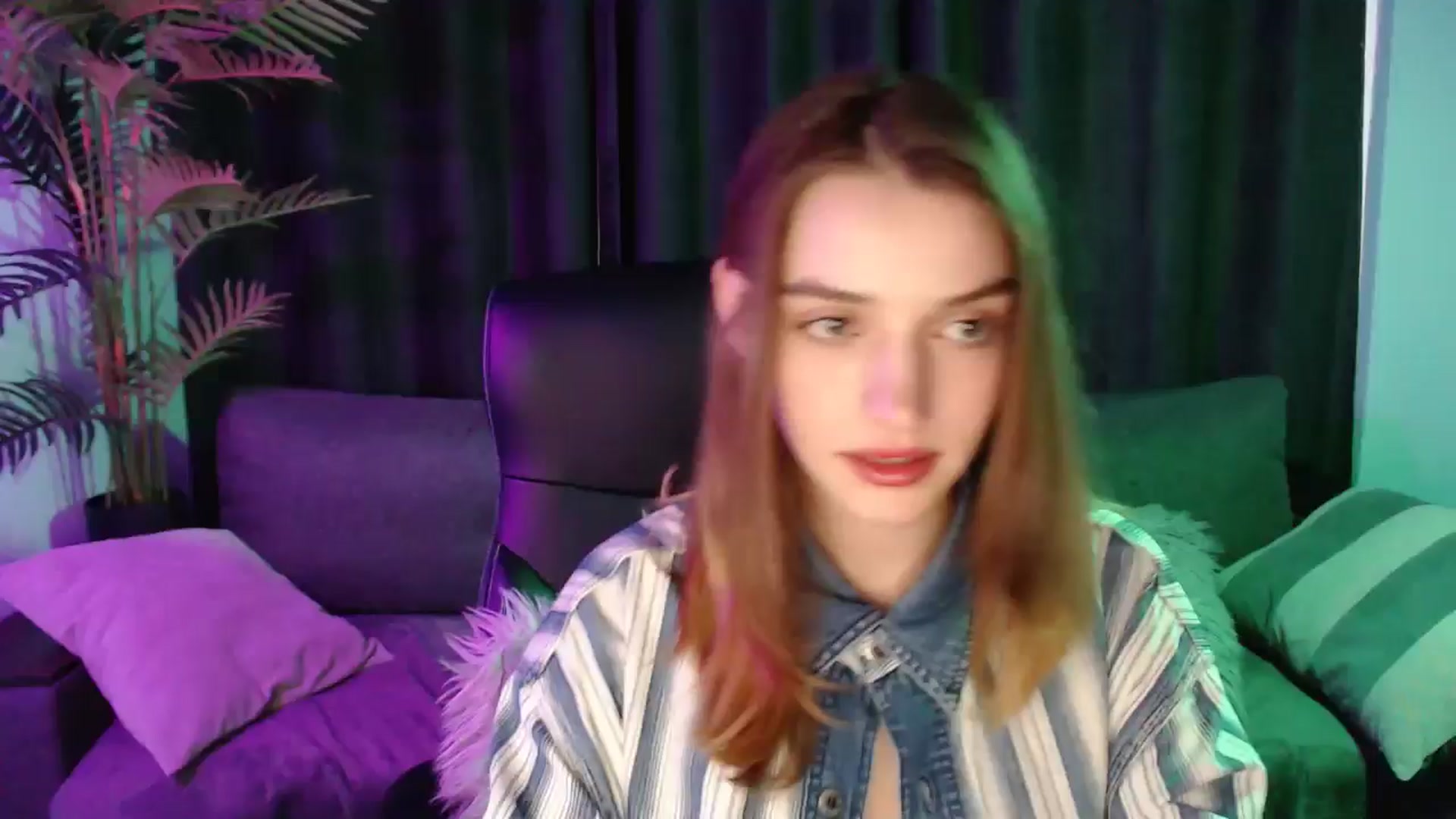 Gallery image thumbnail from LaraMinx's myfreecams stream on, 04/19/2026, 12:17 image 19 of 20