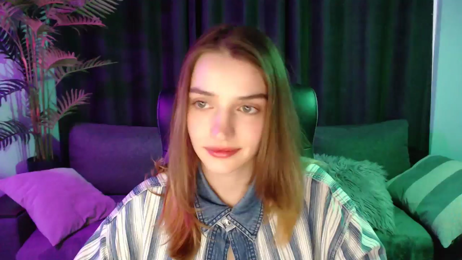 Gallery image thumbnail from LaraMinx's myfreecams stream on, 04/19/2026, 12:17 image 18 of 20