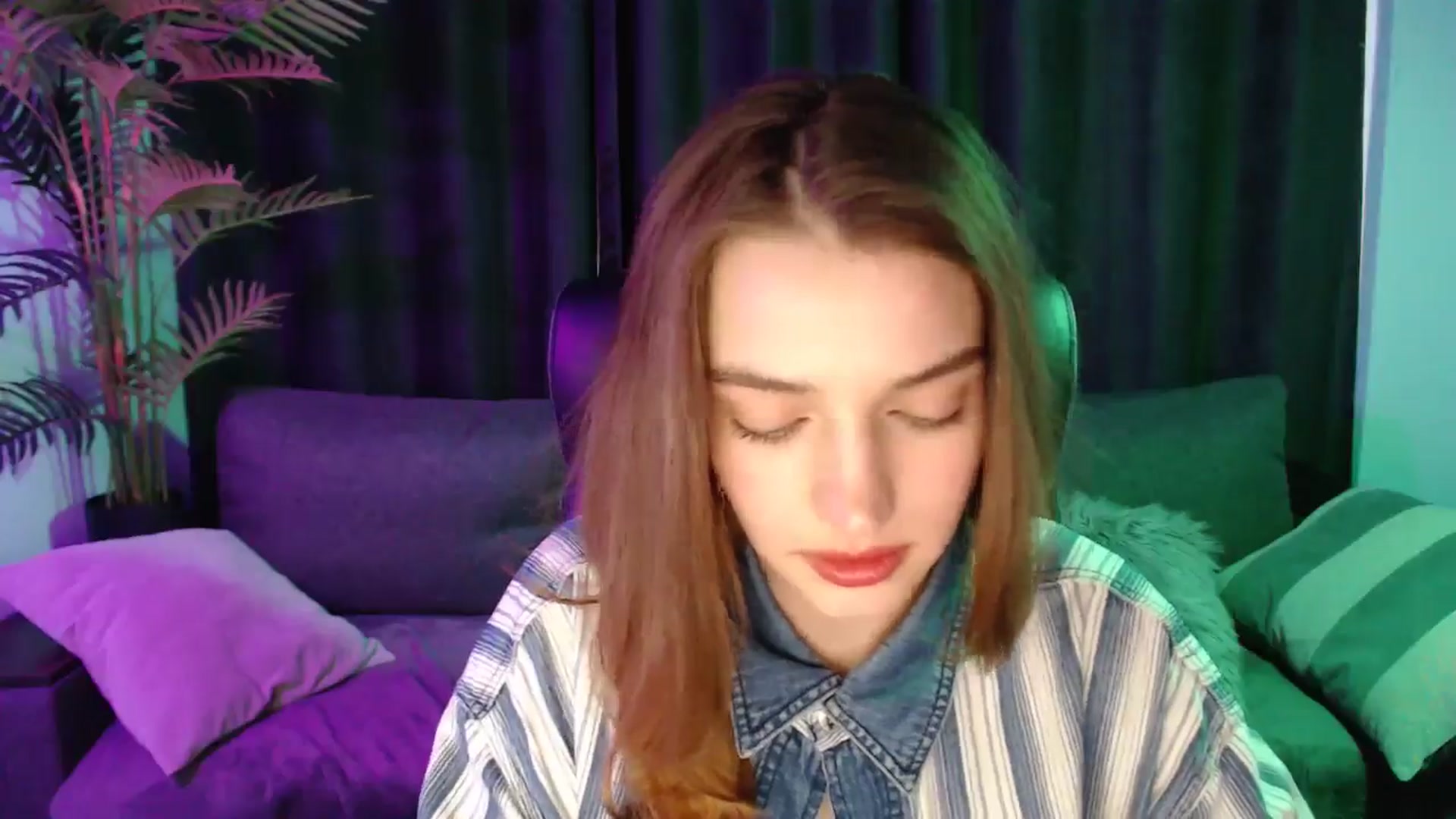 Gallery image thumbnail from LaraMinx's myfreecams stream on, 04/19/2026, 12:17 image 16 of 20
