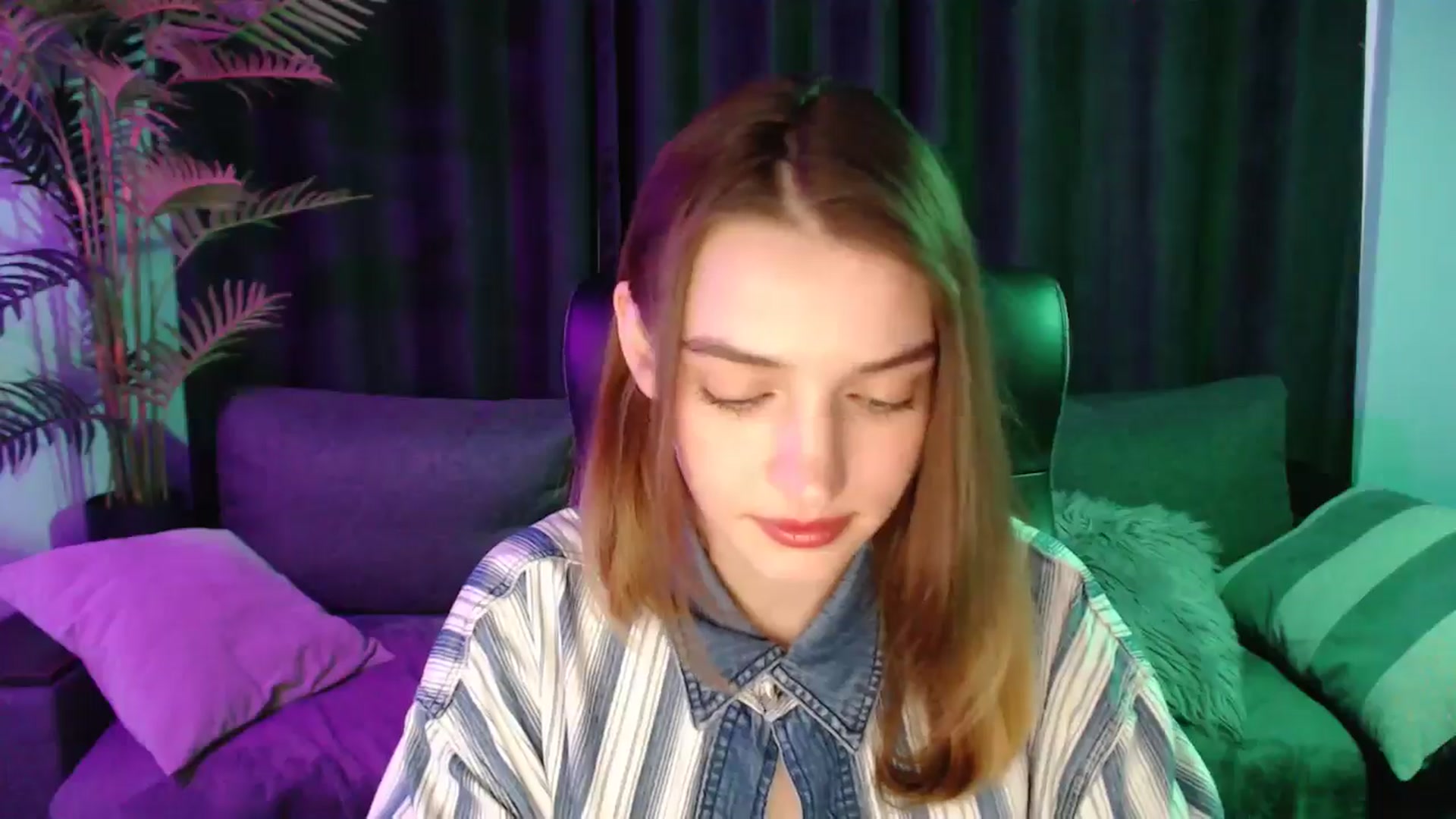 Gallery image thumbnail from LaraMinx's myfreecams stream on, 04/19/2026, 12:17 image 12 of 20