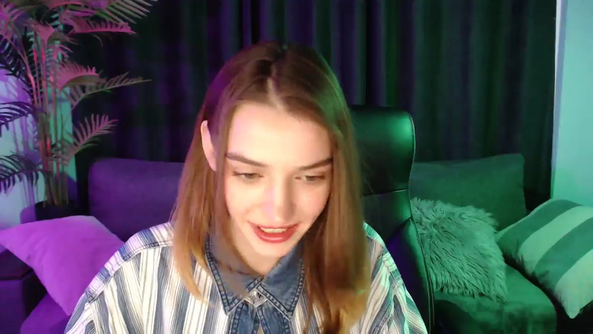 Gallery image thumbnail from LaraMinx's myfreecams stream on, 04/19/2026, 12:17 image 14 of 20