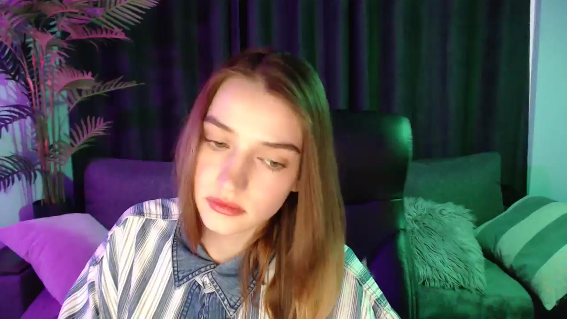 Gallery image thumbnail from LaraMinx's myfreecams stream on, 04/19/2026, 12:17 image 2 of 20