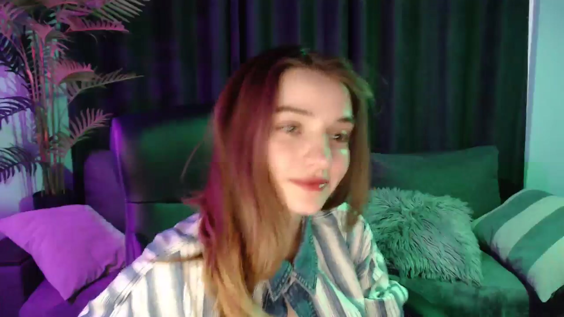 Gallery image thumbnail from LaraMinx's myfreecams stream on, 04/19/2026, 12:17 image 15 of 20