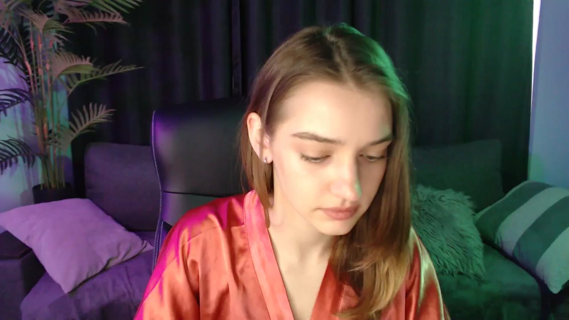 Gallery image thumbnail from LaraMinx's myfreecams stream on, 04/20/2026, 10:08 image 1 of 20
