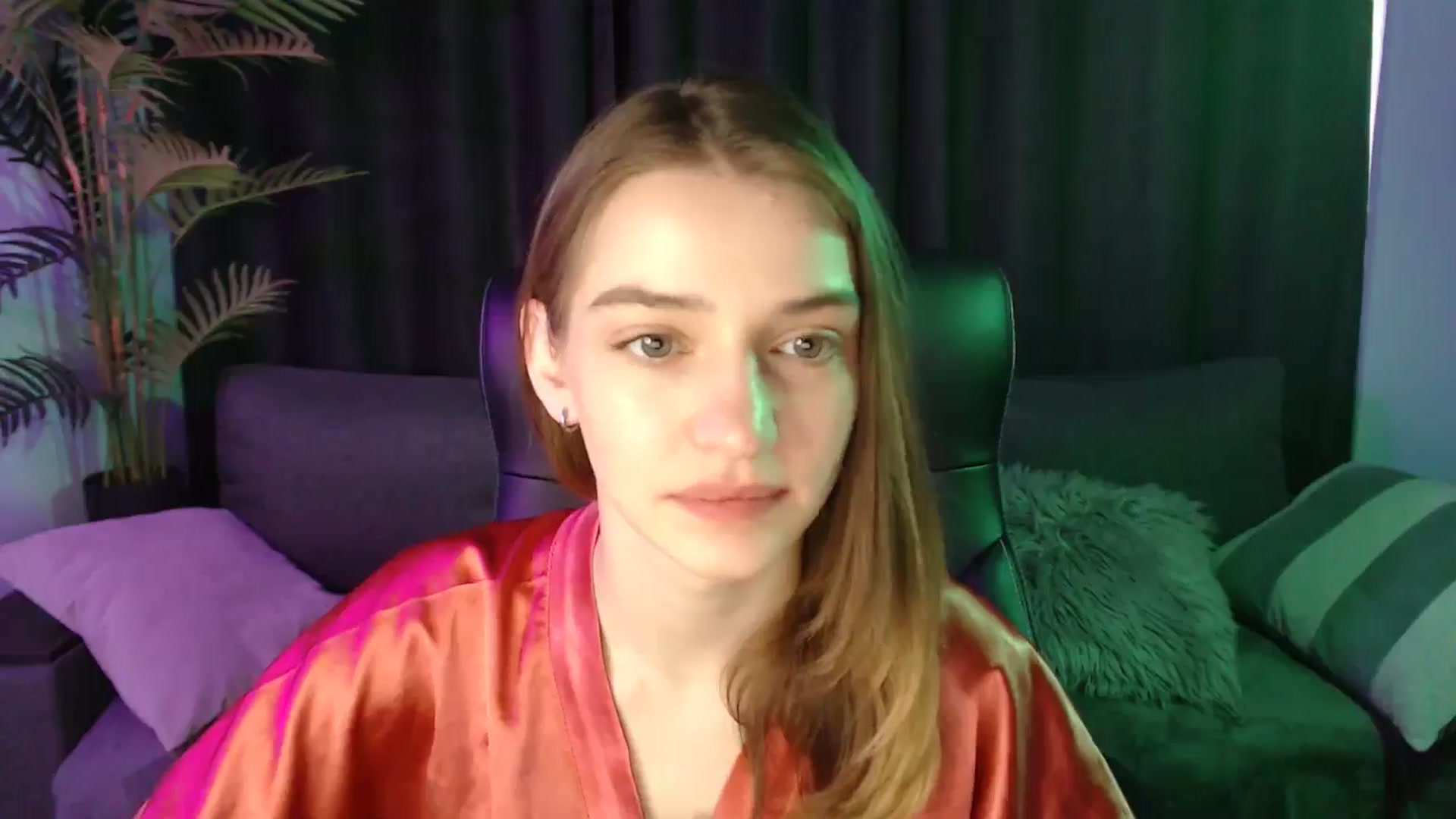 Gallery image thumbnail from LaraMinx's myfreecams stream on, 04/20/2026, 10:08 image 15 of 20