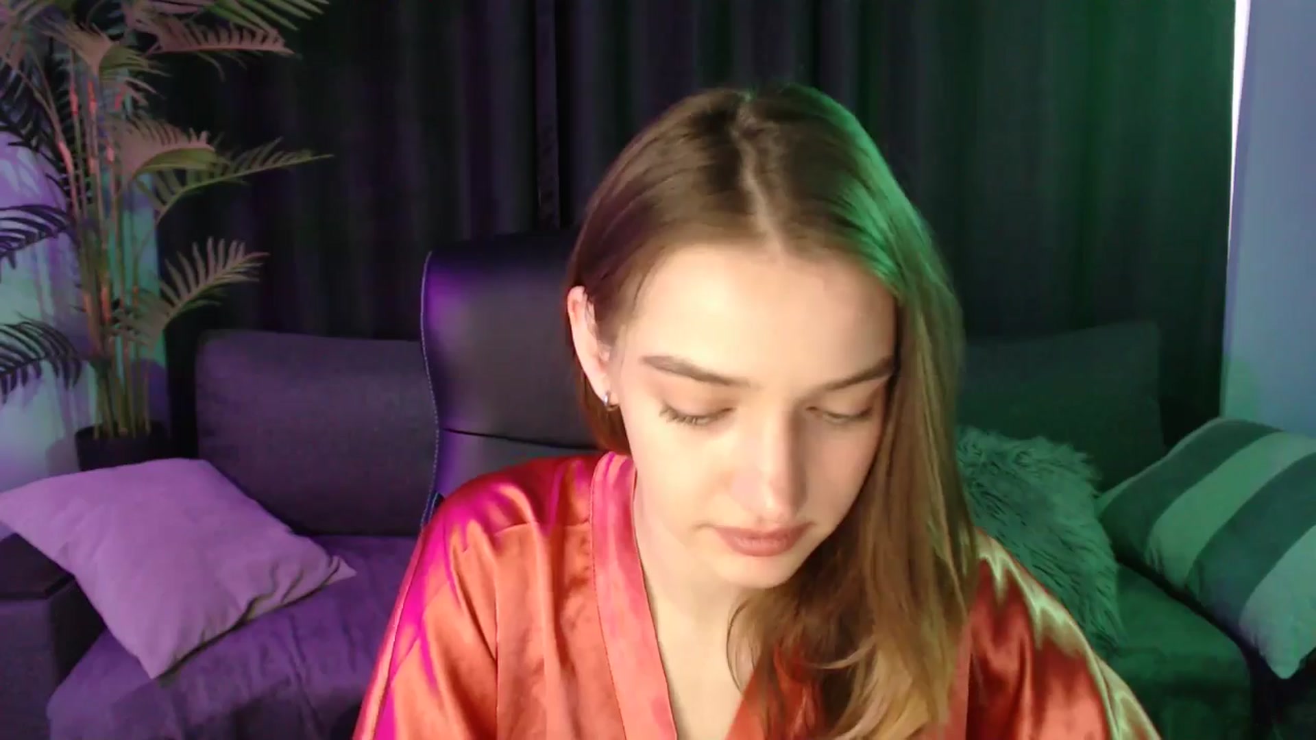 Gallery image thumbnail from LaraMinx's myfreecams stream on, 04/20/2026, 10:08 image 12 of 20