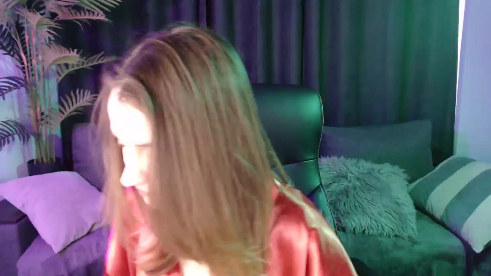 Gallery image thumbnail from LaraMinx's myfreecams stream on, 04/20/2026, 10:30 image 1 of 20