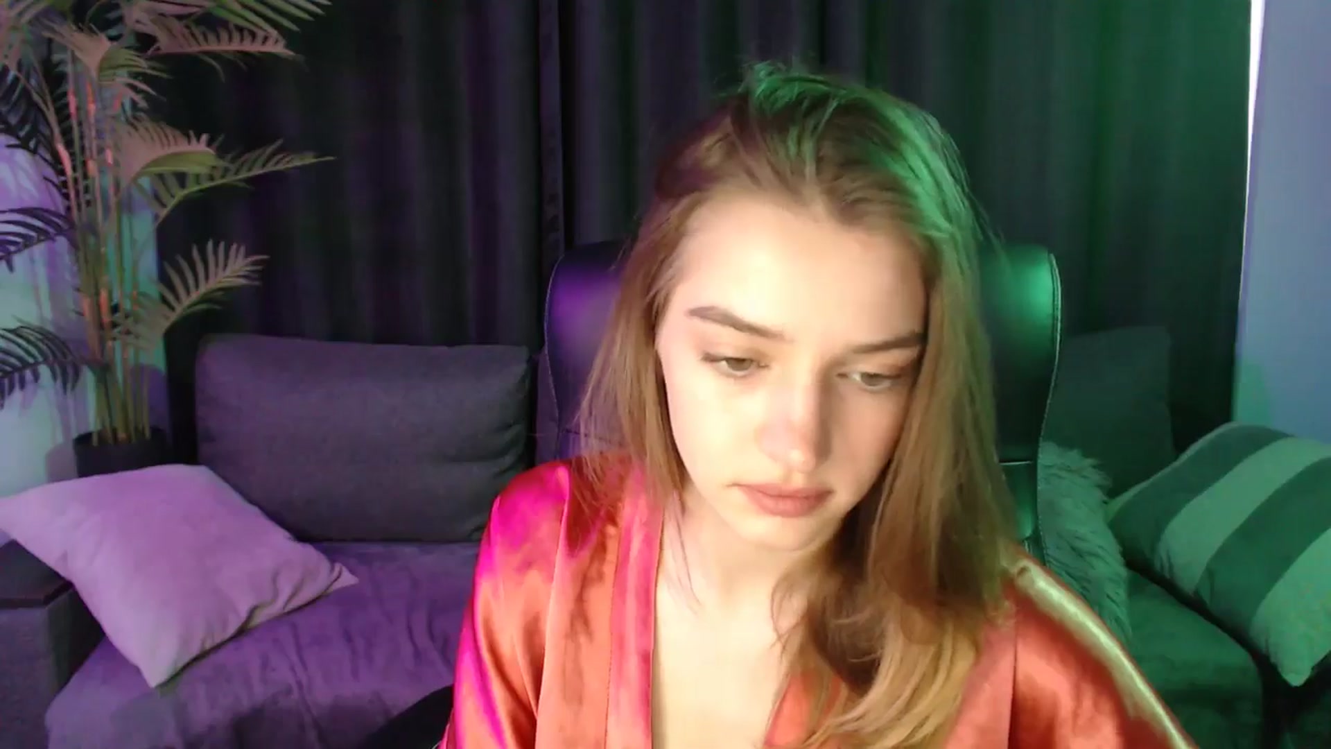 Gallery image thumbnail from LaraMinx's myfreecams stream on, 04/20/2026, 10:30 image 5 of 20