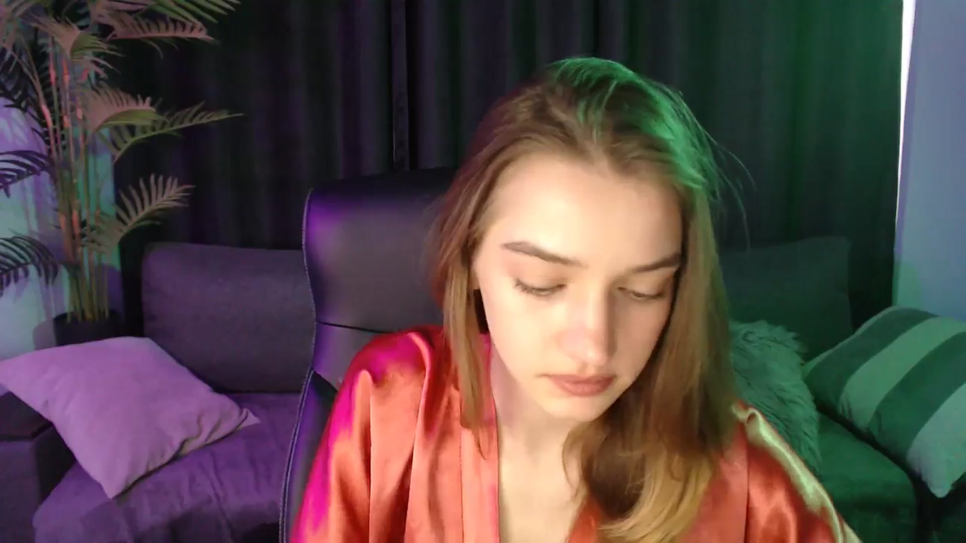 Gallery image thumbnail from LaraMinx's myfreecams stream on, 04/20/2026, 10:30 image 8 of 20