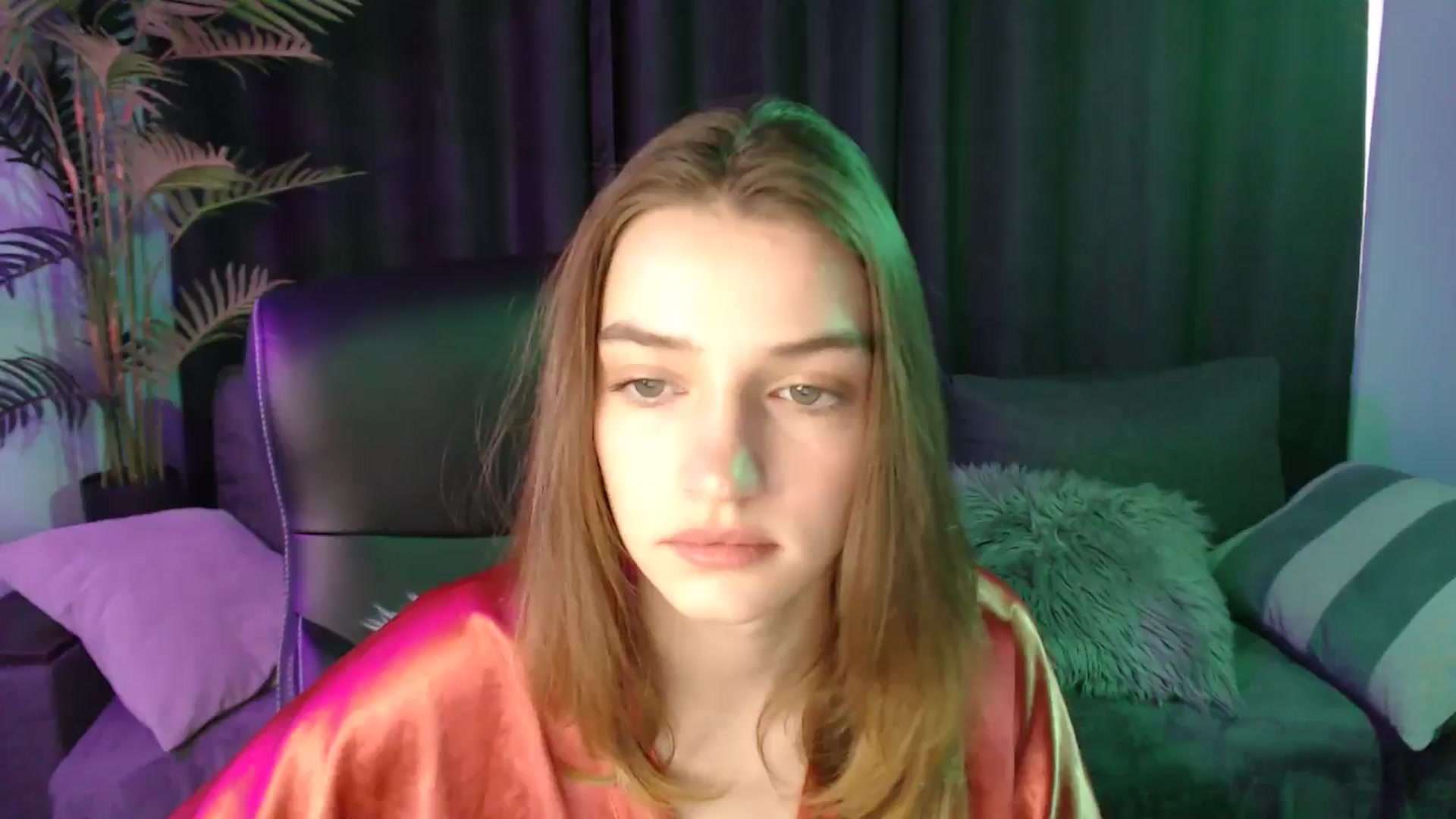 Gallery image thumbnail from LaraMinx's myfreecams stream on, 04/20/2026, 10:30 image 15 of 20