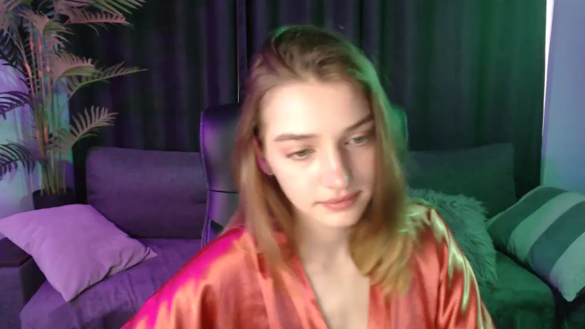 Gallery image thumbnail from LaraMinx's myfreecams stream on, 04/20/2026, 11:45 image 6 of 20